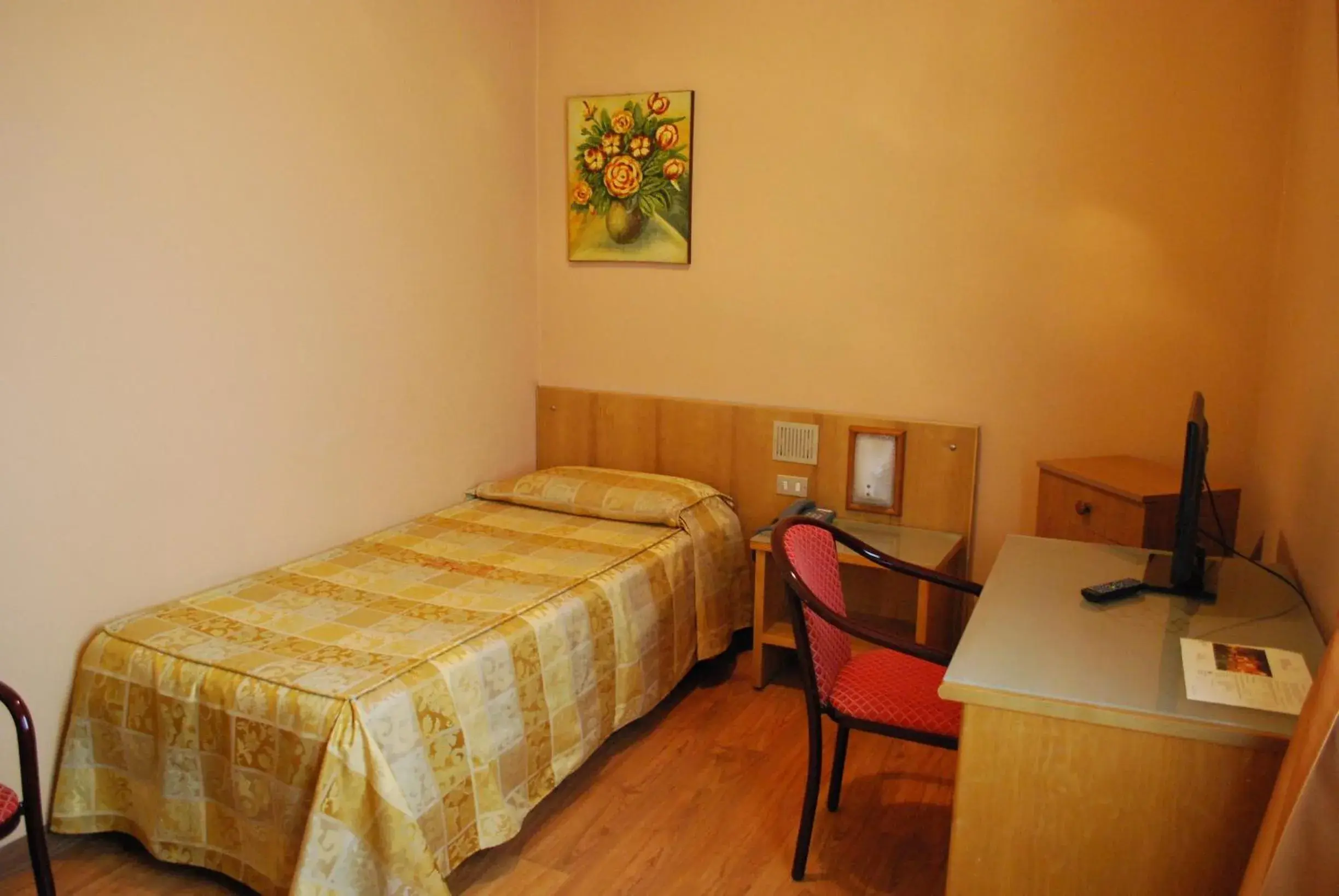 Economy Single Room in Hotel Tre Torri Economy Single Room in Hotel Tre Torri