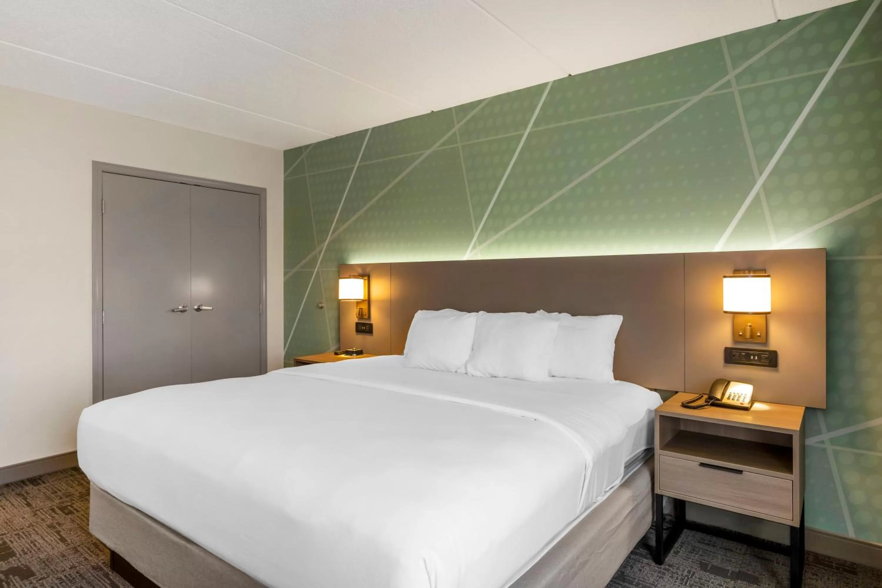 Bedroom, Bed in Comfort Inn & Suites Watertown - 1000 Islands