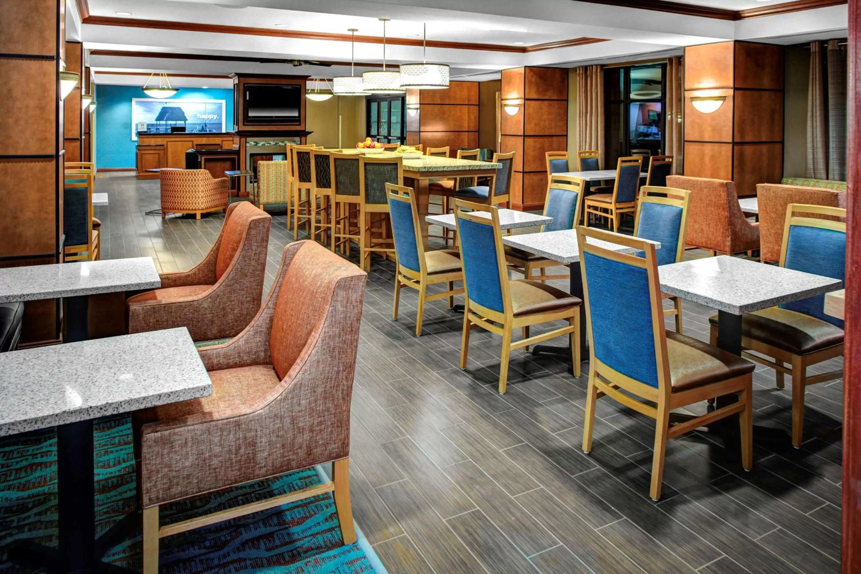 Dining area in Hampton Inn Coldwater