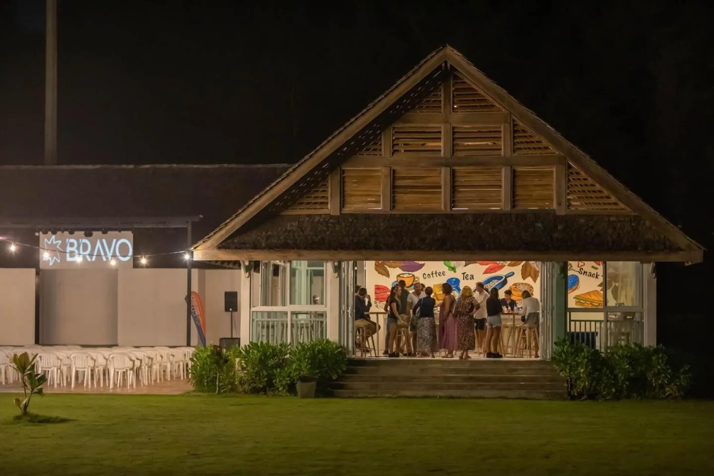 Restaurant/places to eat, Property Building in Le Menara Khao Lak