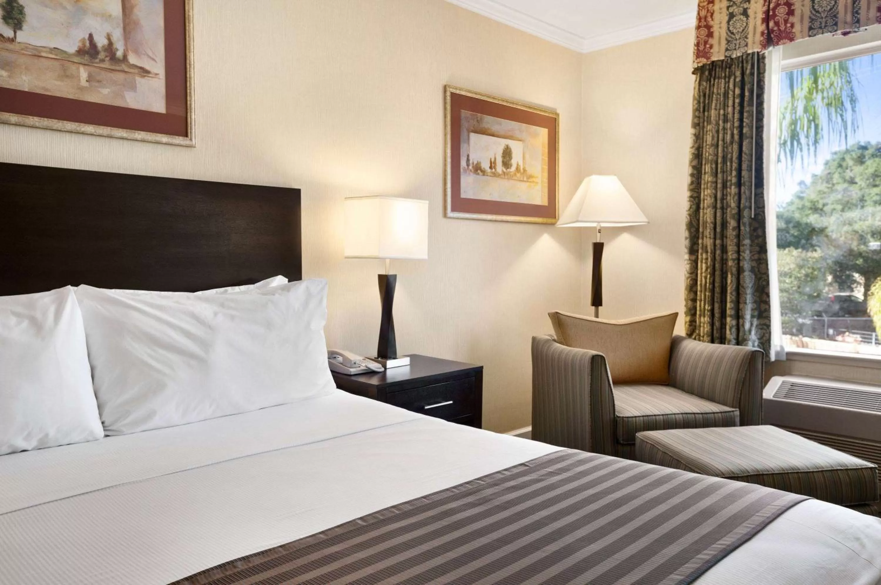 Photo of the whole room, Bed in Days Inn by Wyndham Concord