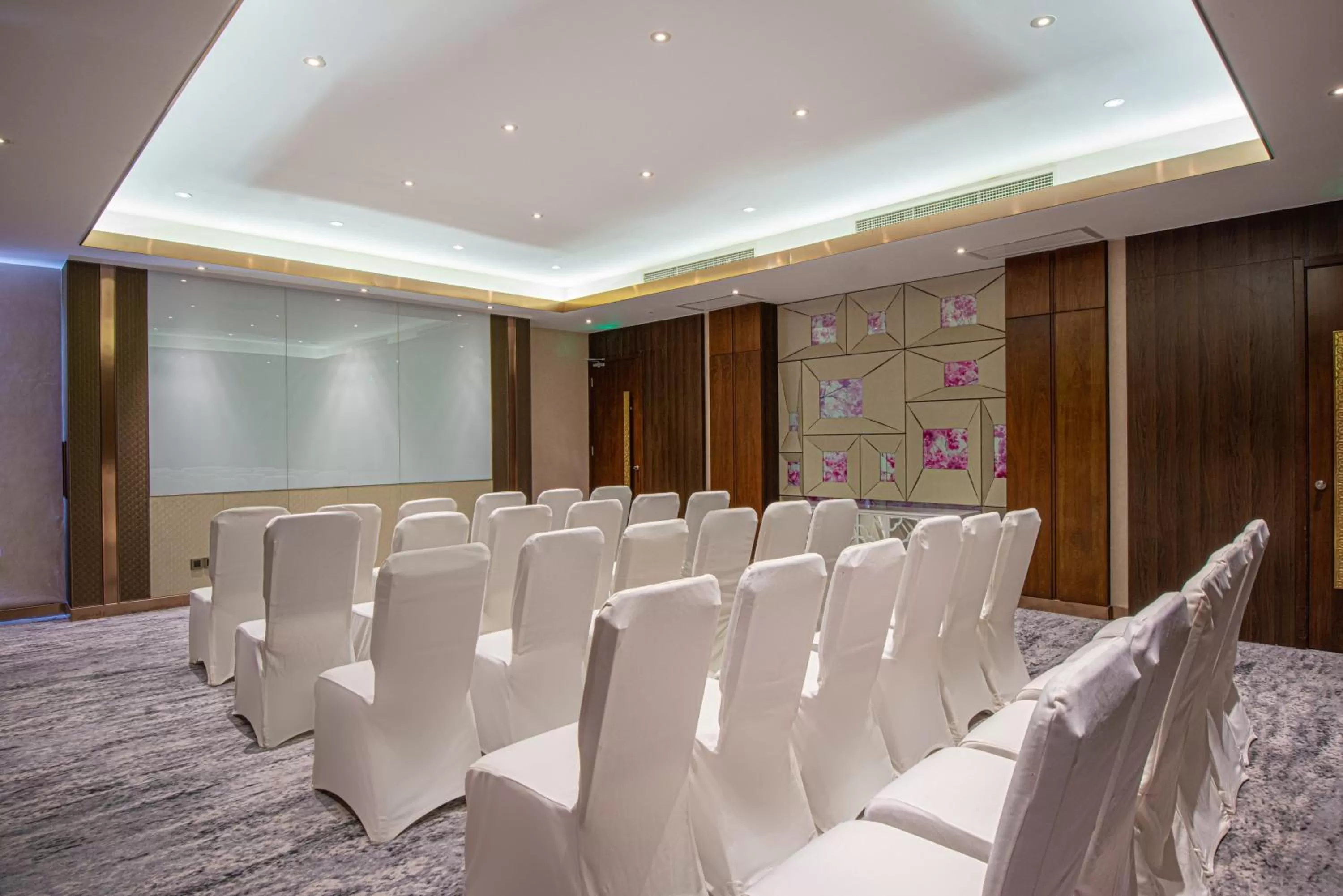 Meeting/conference room in Holiday Inn Kunming City Centre by IHG