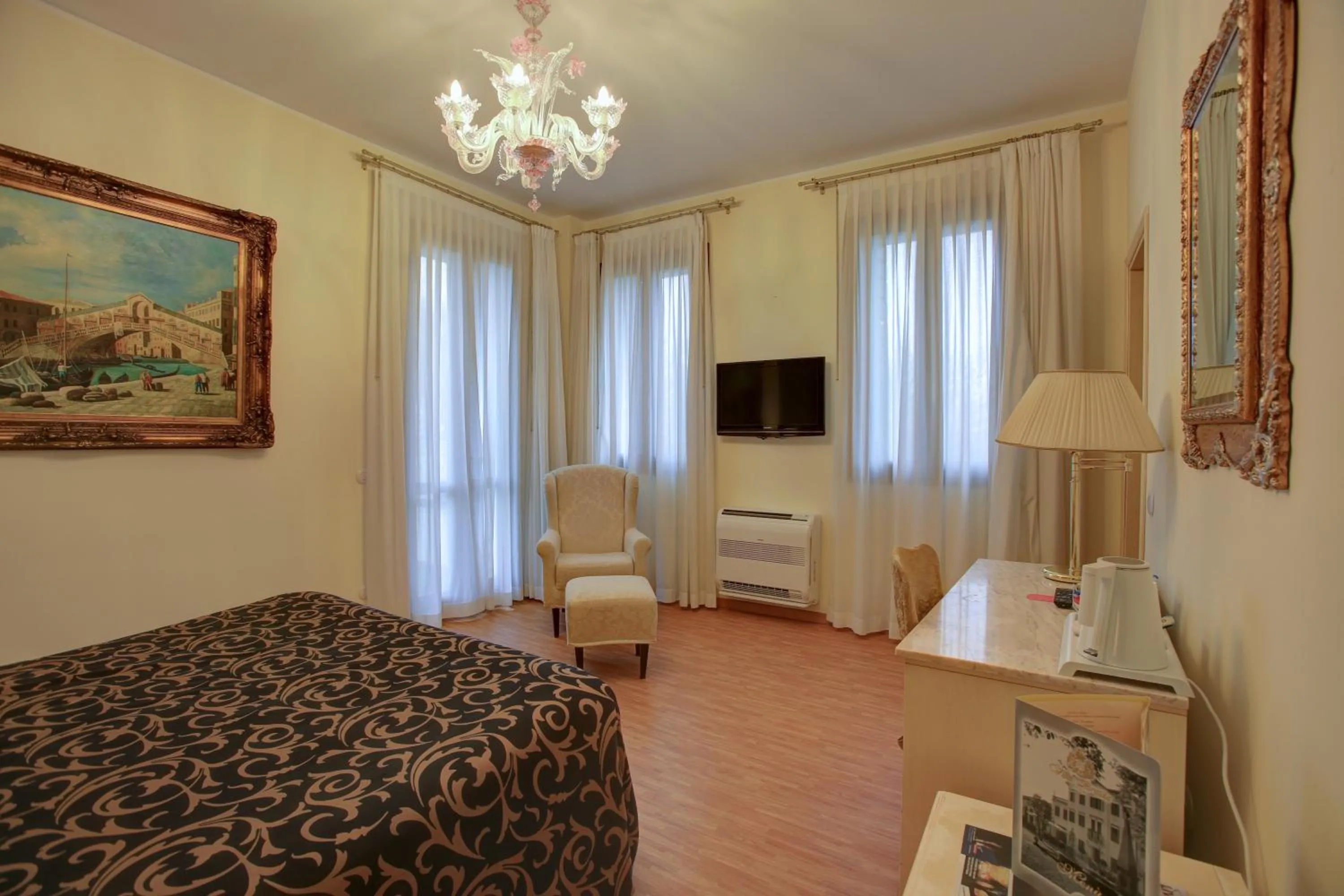 Photo of the whole room in Hotel Villa Braida
