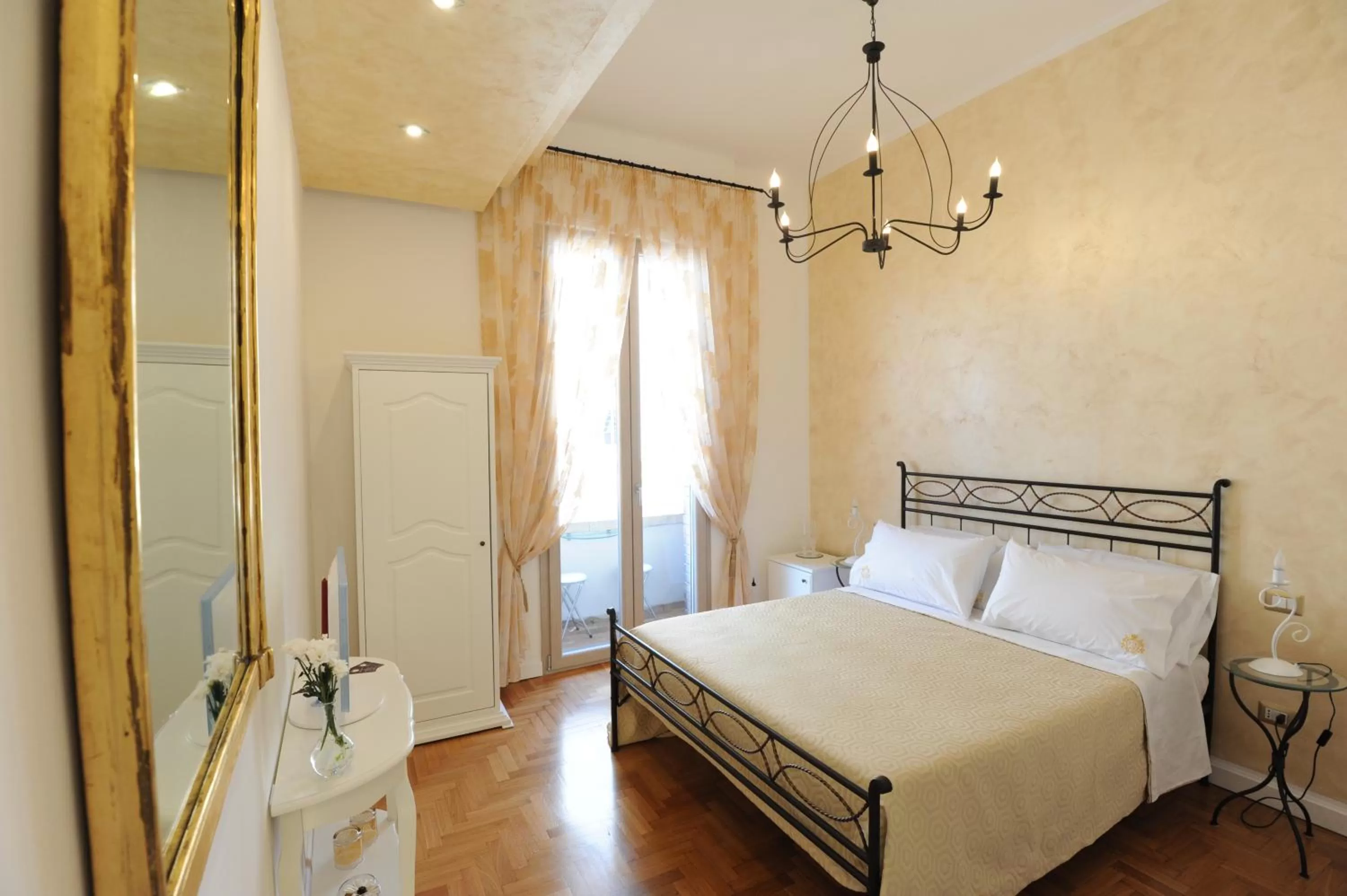 Photo of the whole room, Bed in Residenza Borbonica