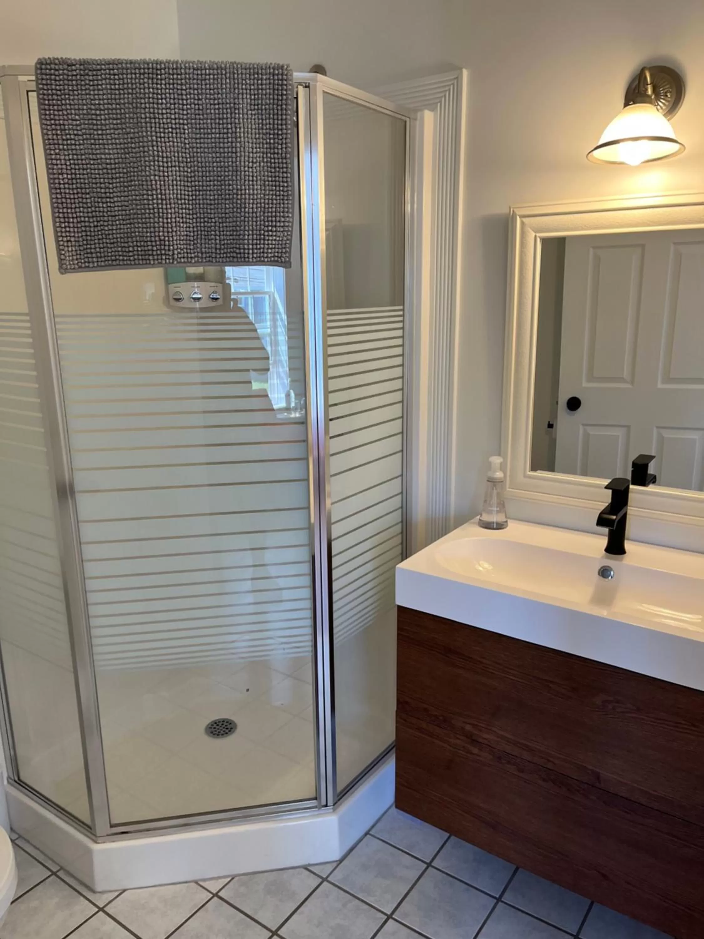 Groundswell Pub & Inn