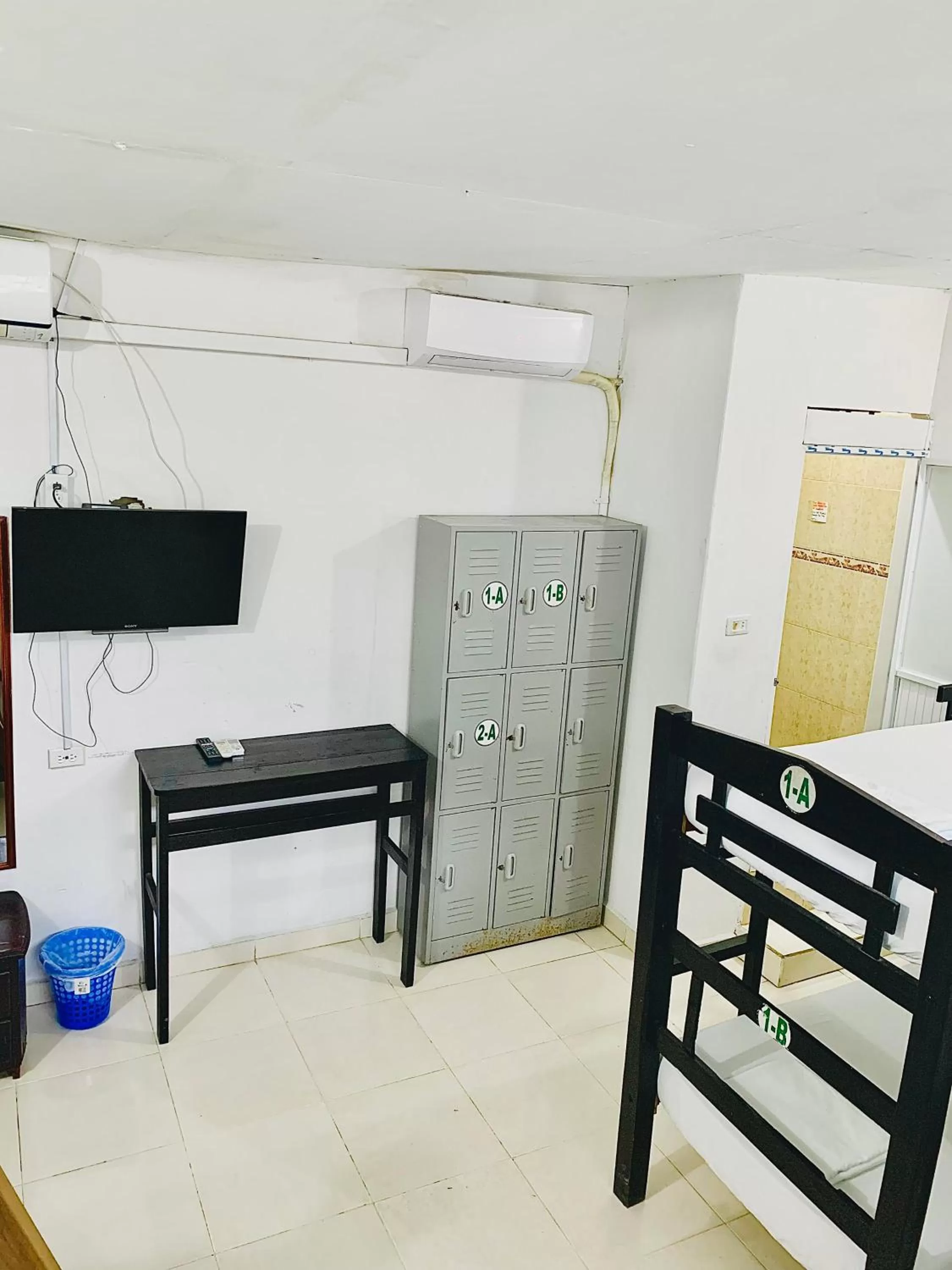 bunk bed, TV/Entertainment Center in Hotel La Española