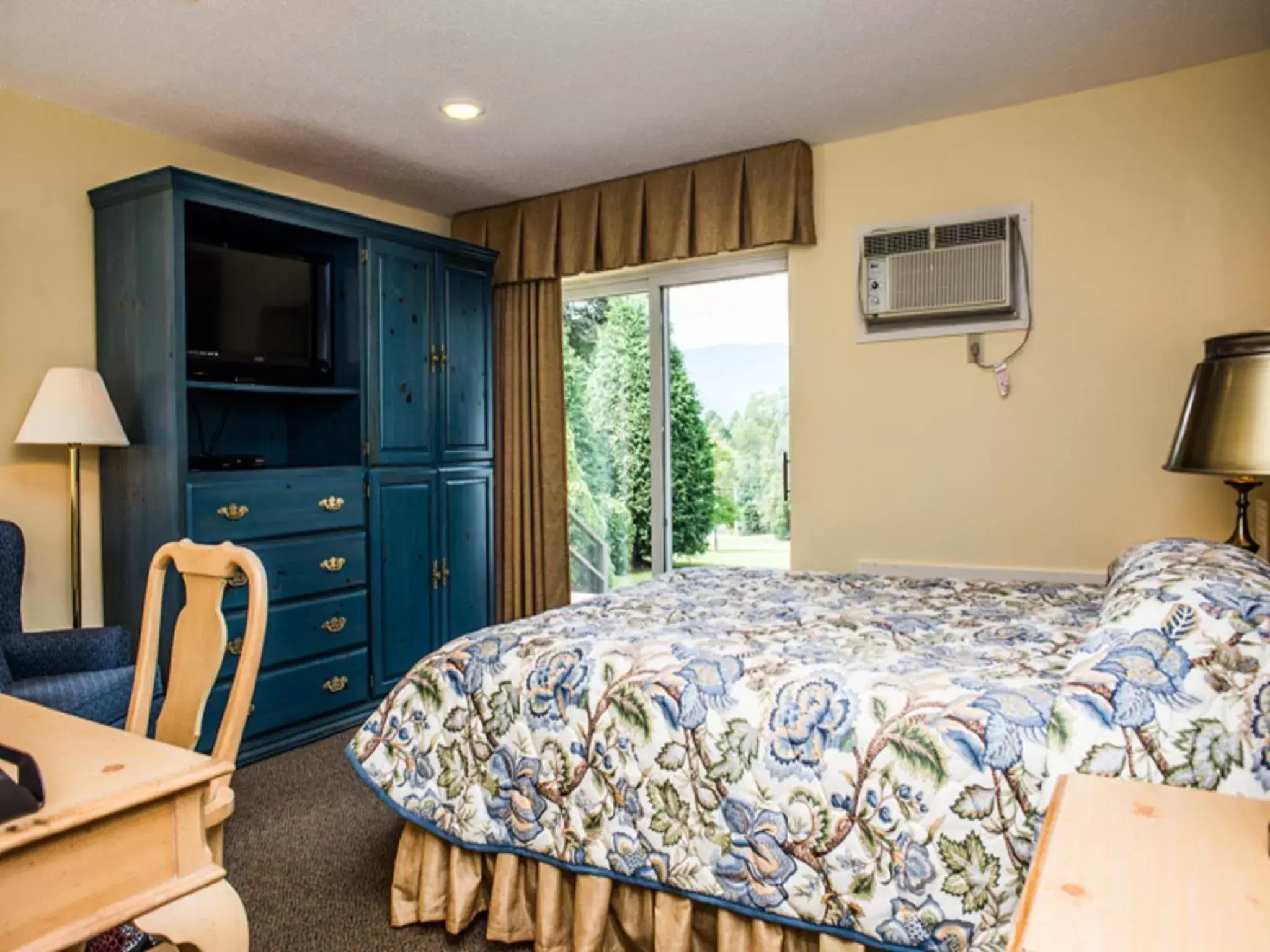 Standard Queen Room in Manchester View Standard Queen Room in Manchester View