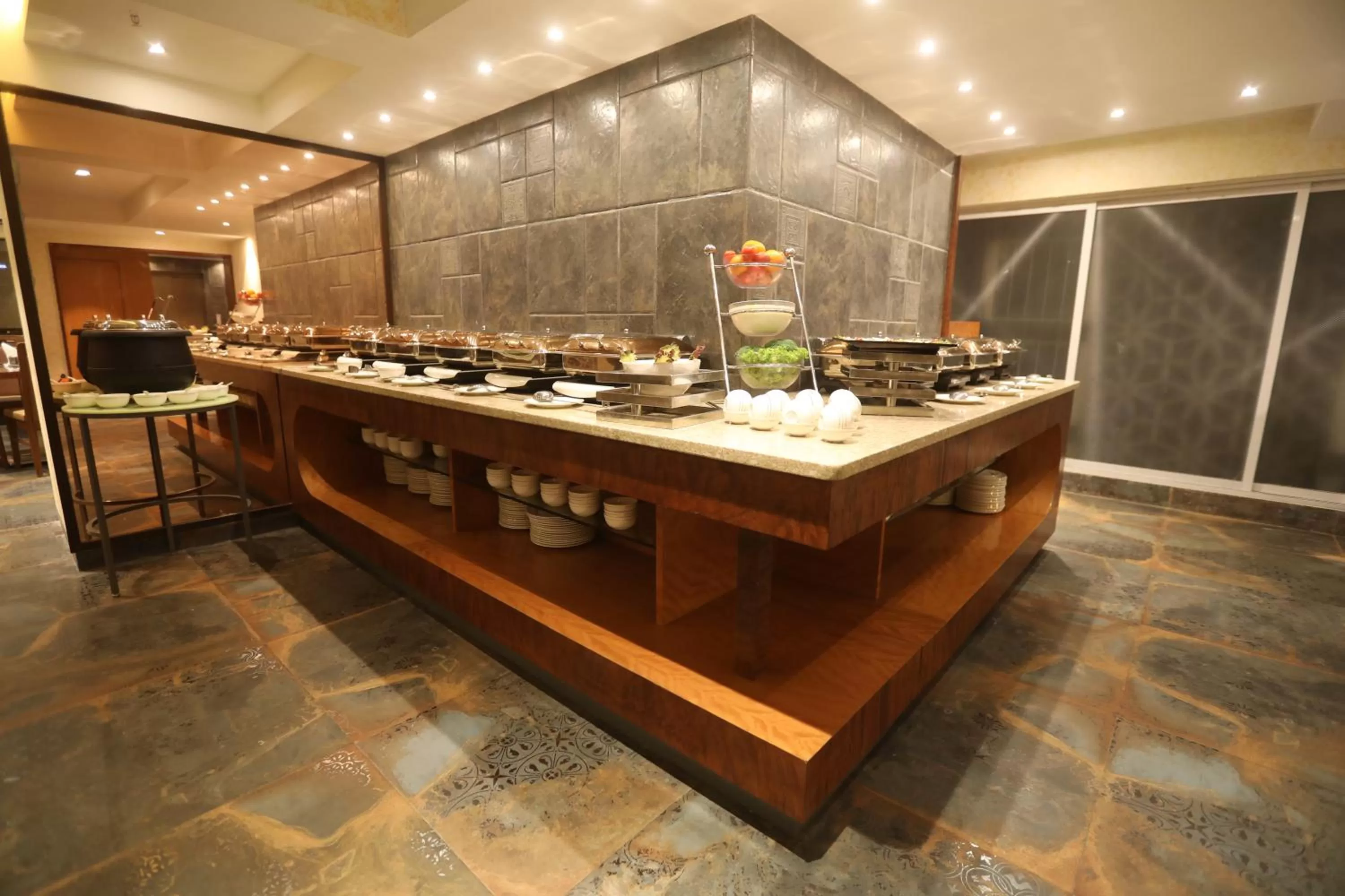 Restaurant/places to eat in Hotel Cliffton