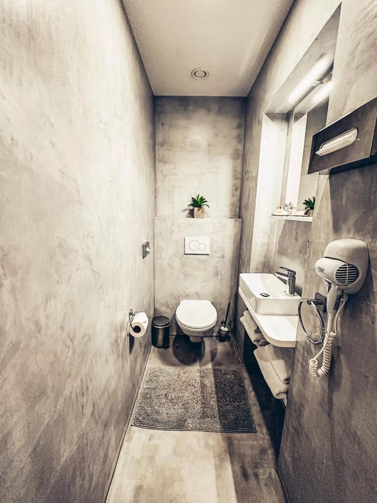 Toilet in Alfons Boutique Hotel