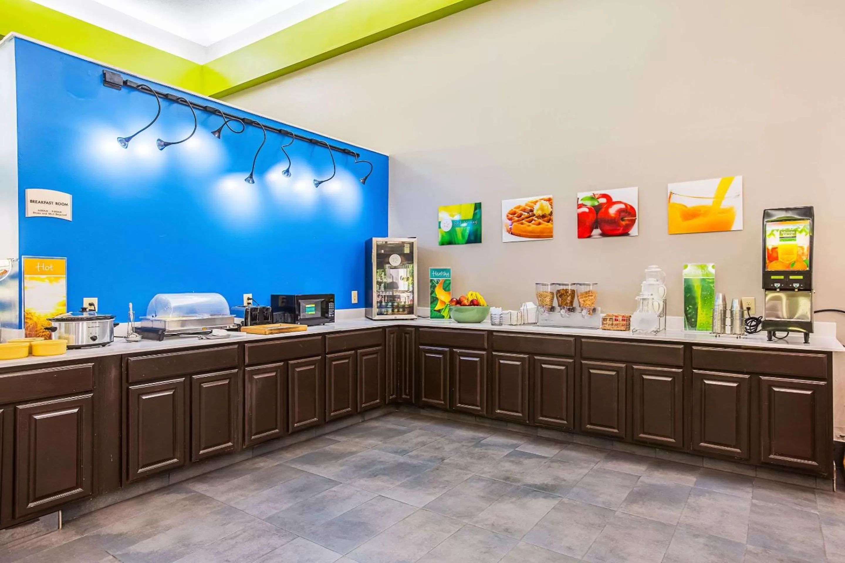 Restaurant/places to eat in Quality Inn Atlanta Northeast I-85