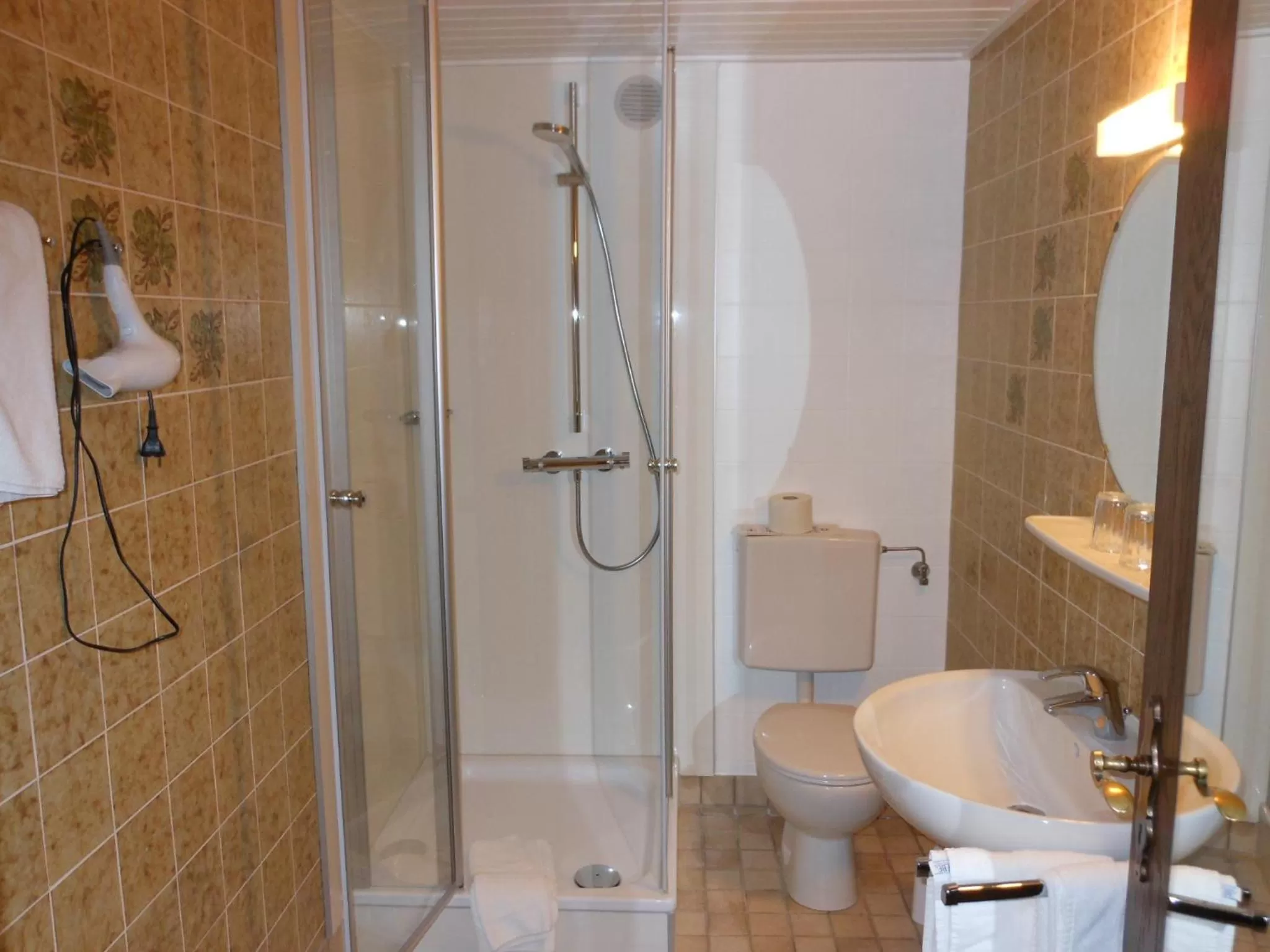 Bathroom in Westfalenhof Garni