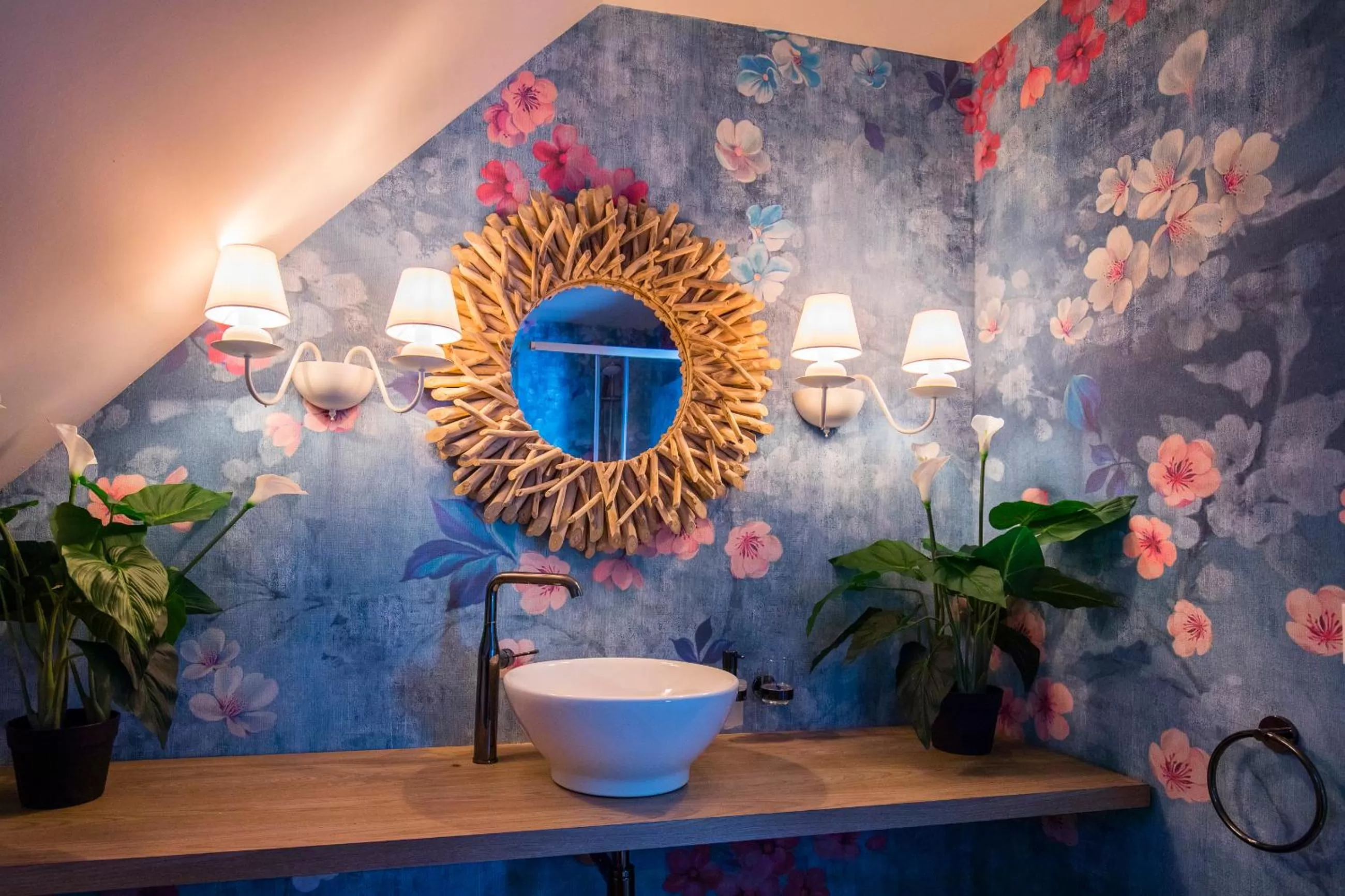 Shower in The Henry Self Check-In Guesthouse