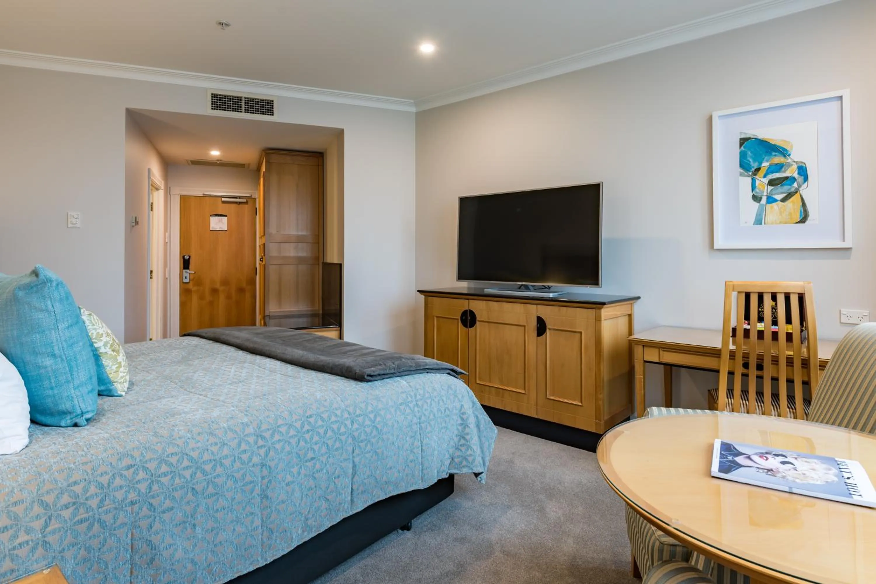 Photo of the whole room, Bed in Distinction Christchurch Hotel