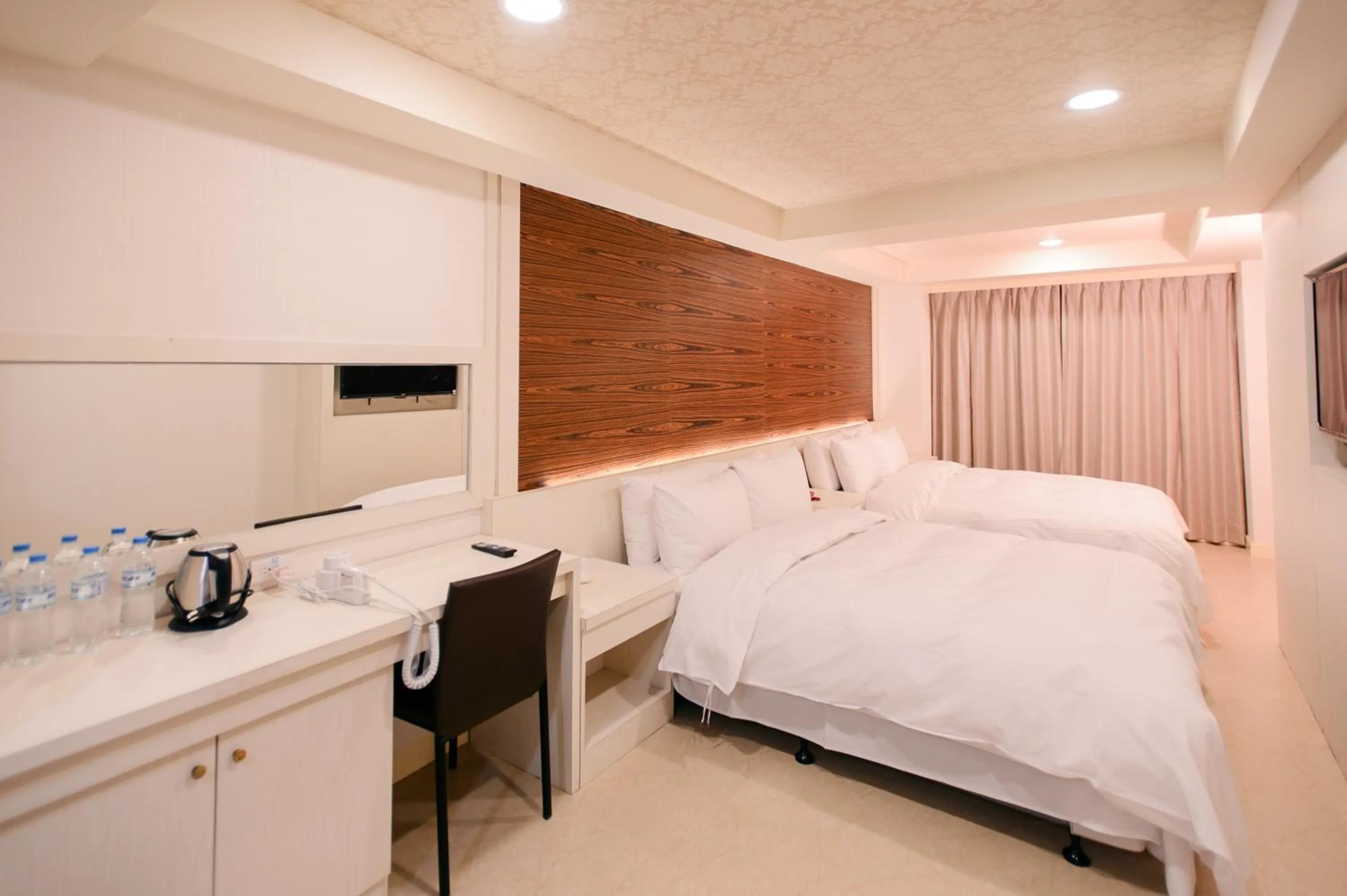 Bed in Duke Business Hotel