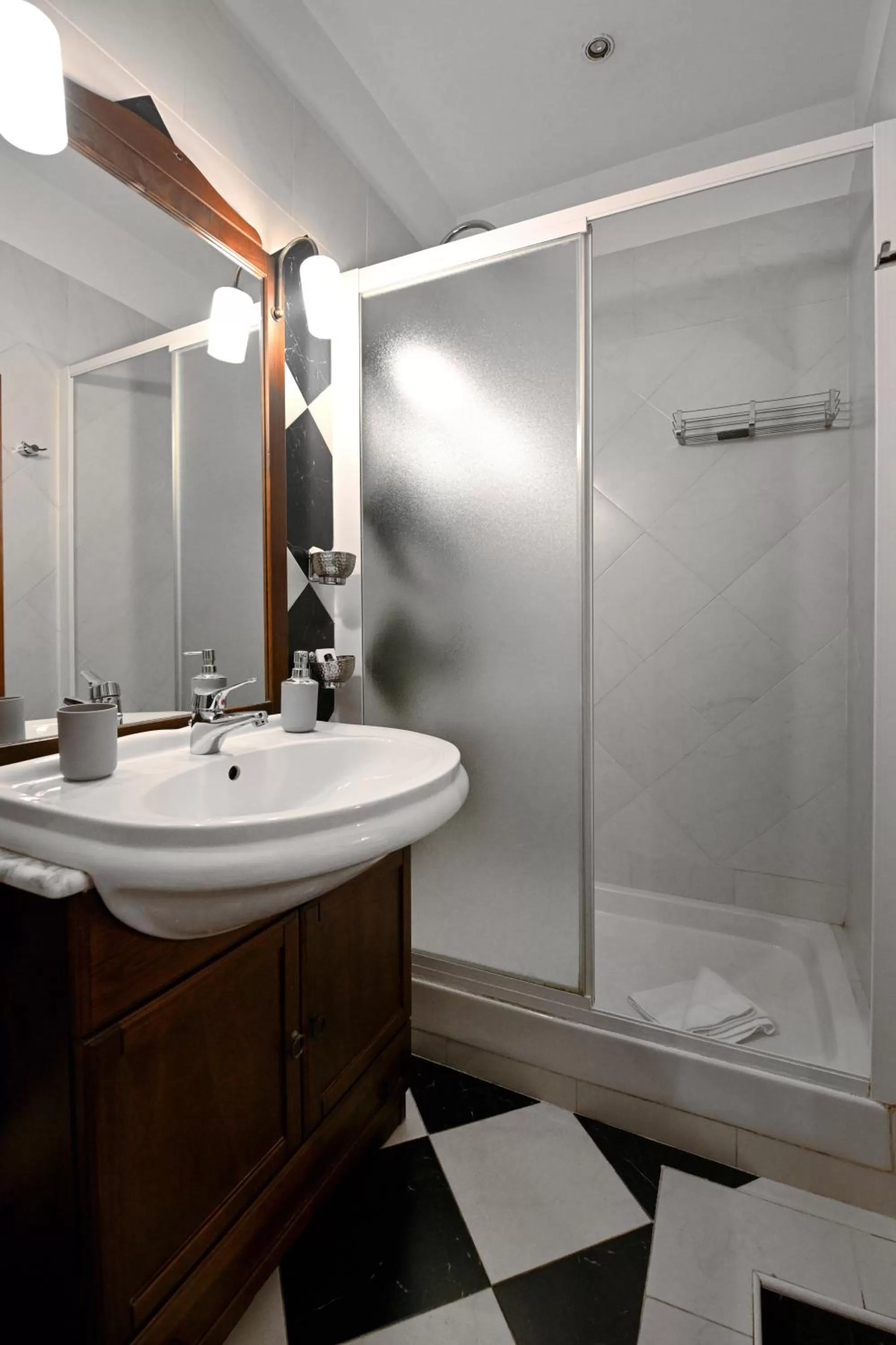 Shower in Vicolo dell'Aquila - Residenze Romanae