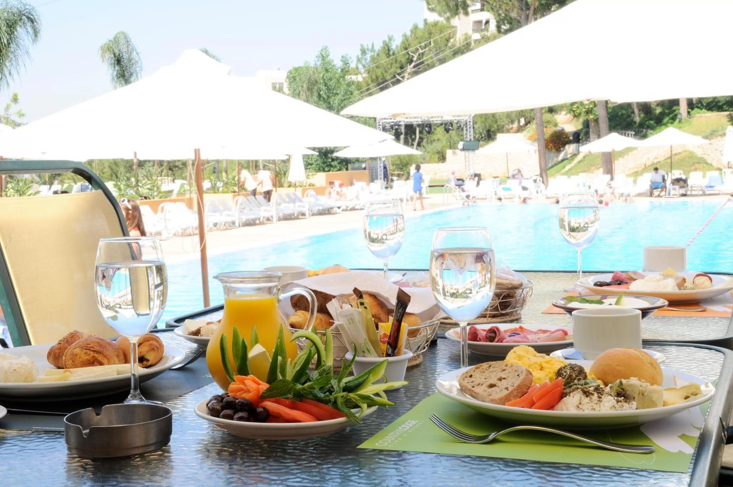 Food and drinks in Country Lodge Hotel & Resort Beirut