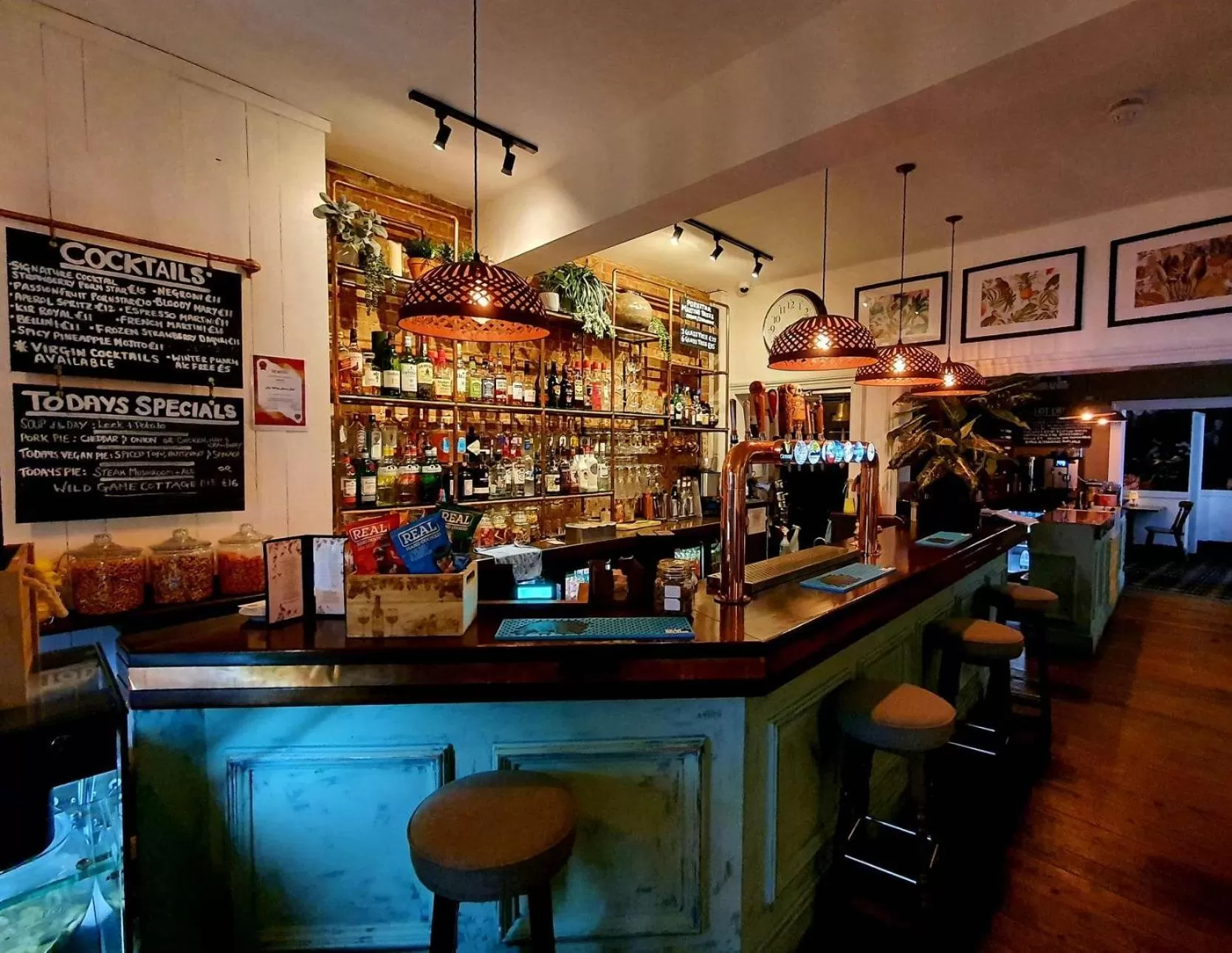 Lounge or bar in White Horse