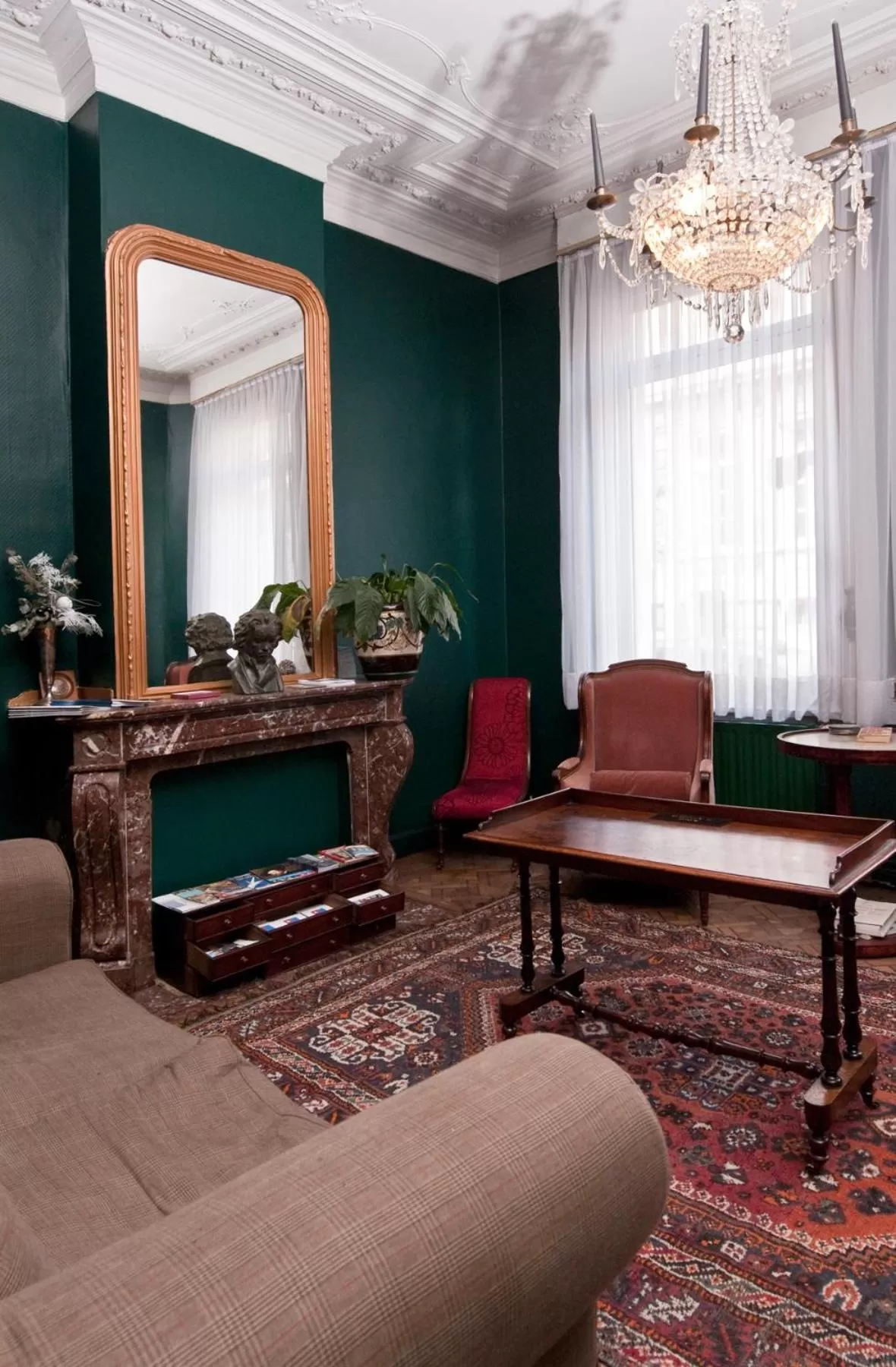 Communal lounge/ TV room, Seating Area in B&B The Baron