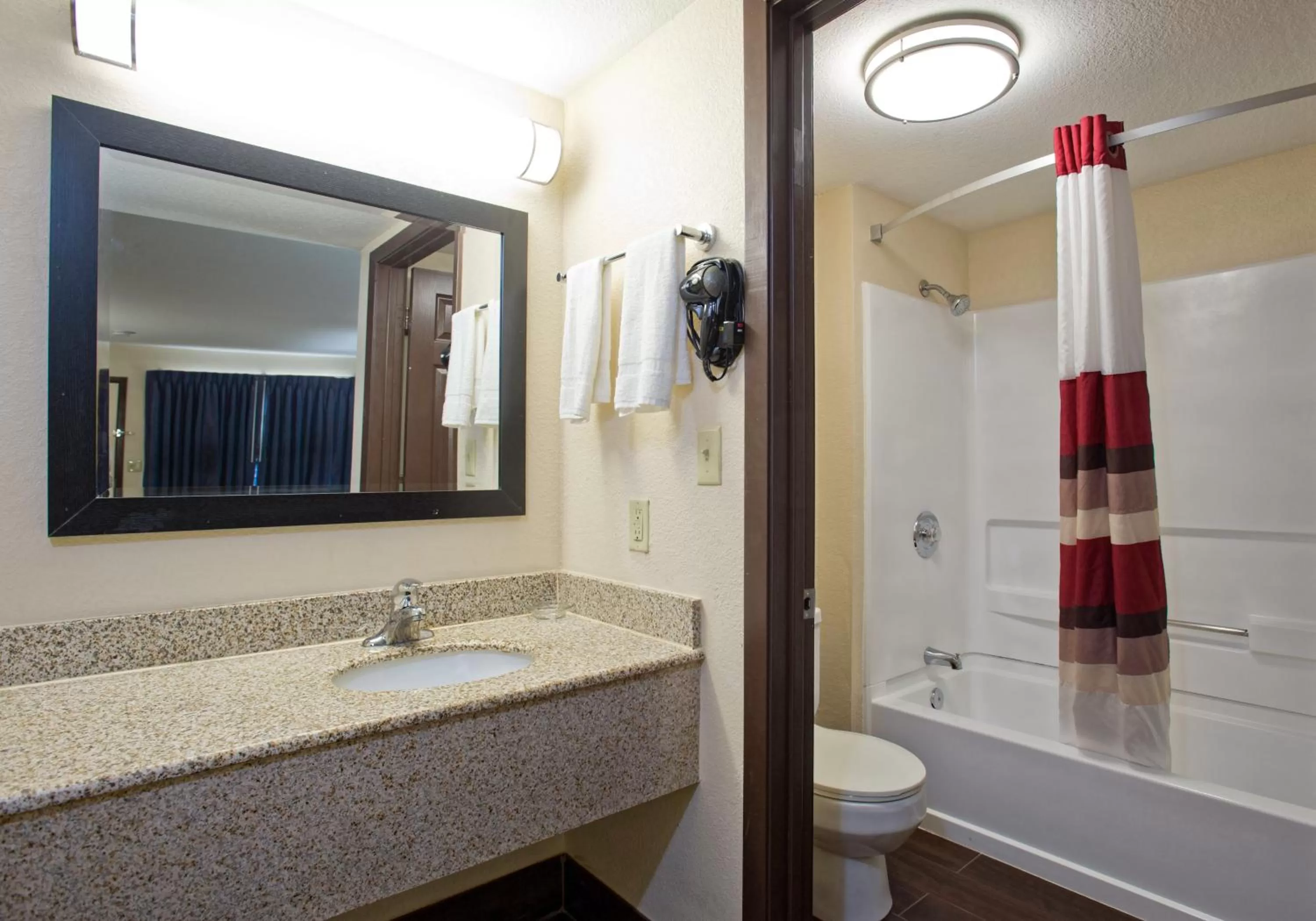 Bathroom in Red Roof Inn Corpus Christi South