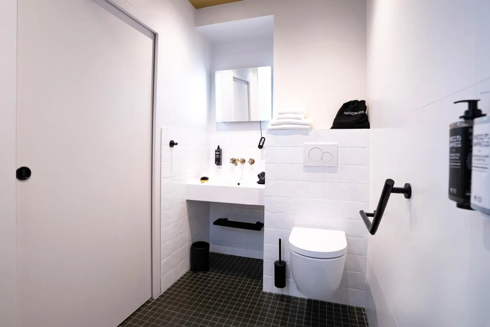Toilet in ibis Styles Paris Gare De Lyon TGV