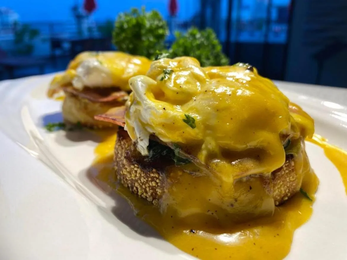 Food and drinks in Queenwood Hotel