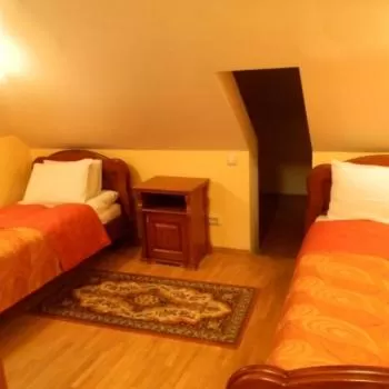 Room Photo in Red Stone