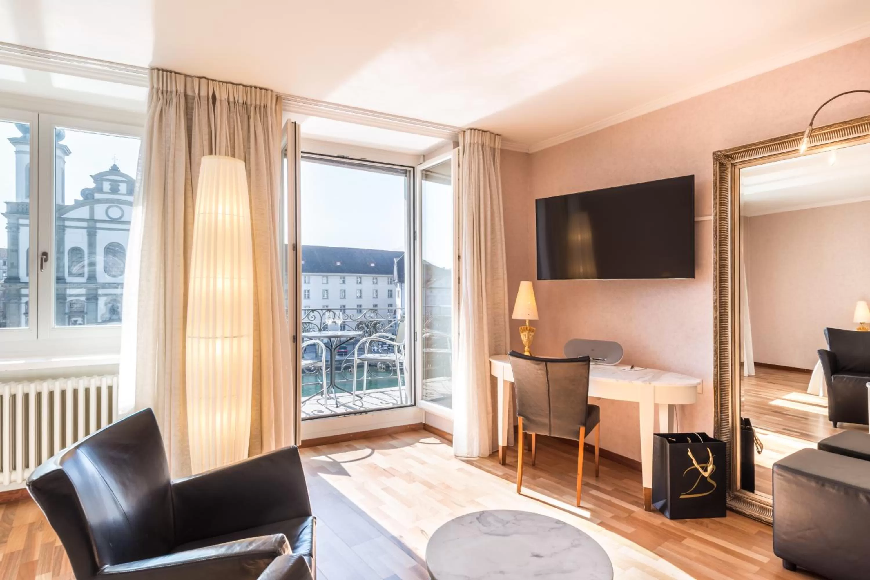 Photo of the whole room in Hotel des Balances