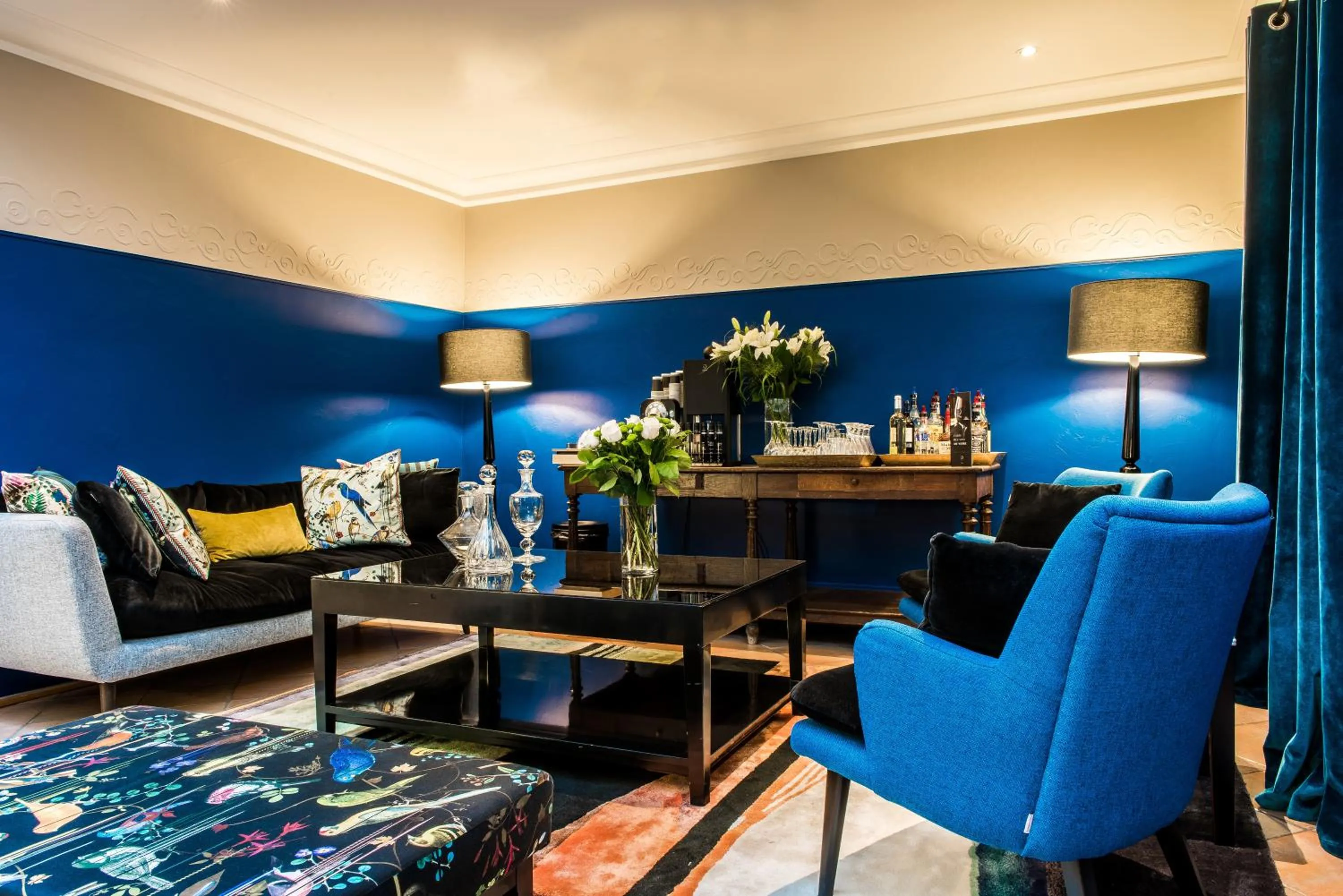 Lounge or bar in Hôtel Jardin Le Bréa