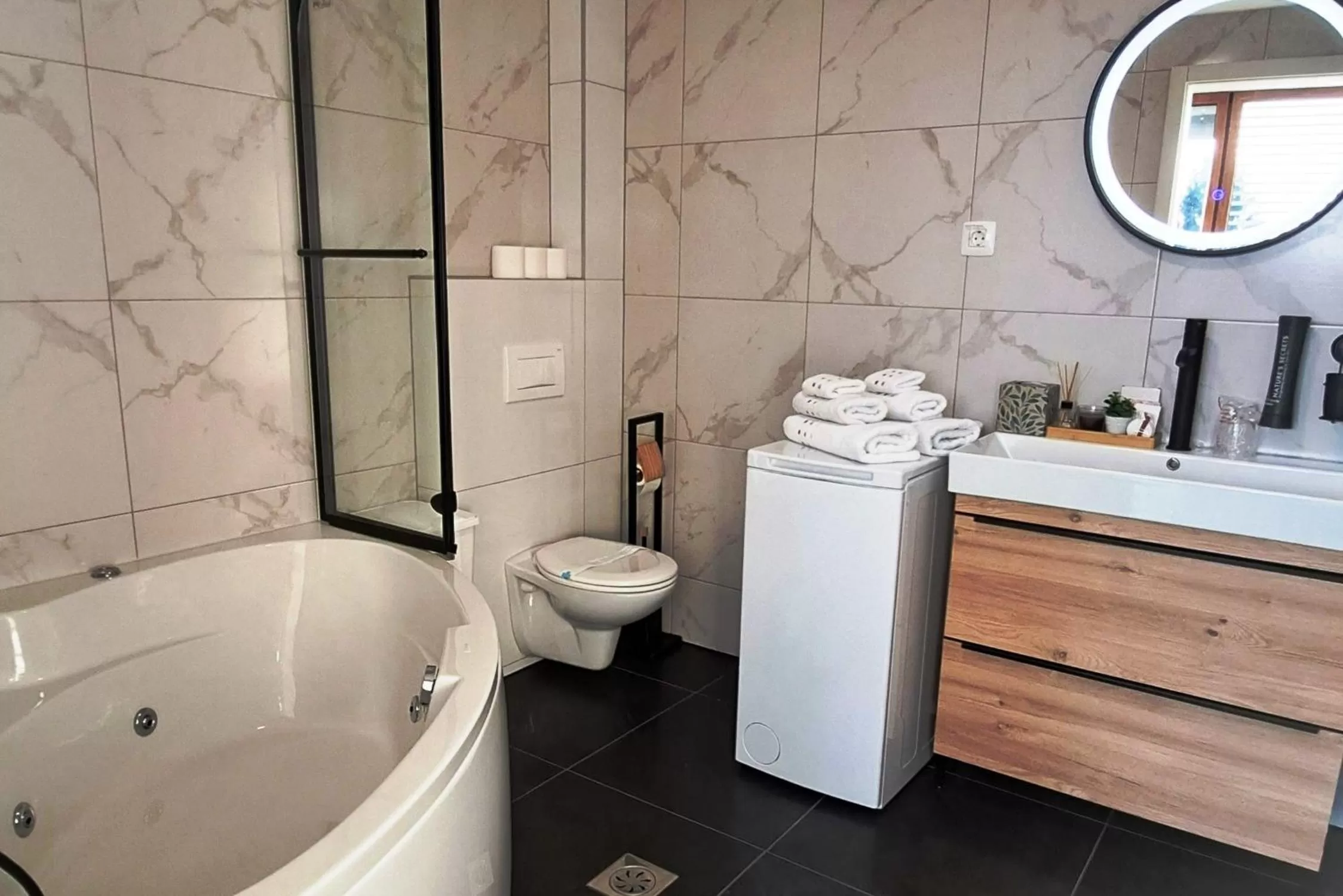 Bathroom in Arcobaleno Apartments & Rooms