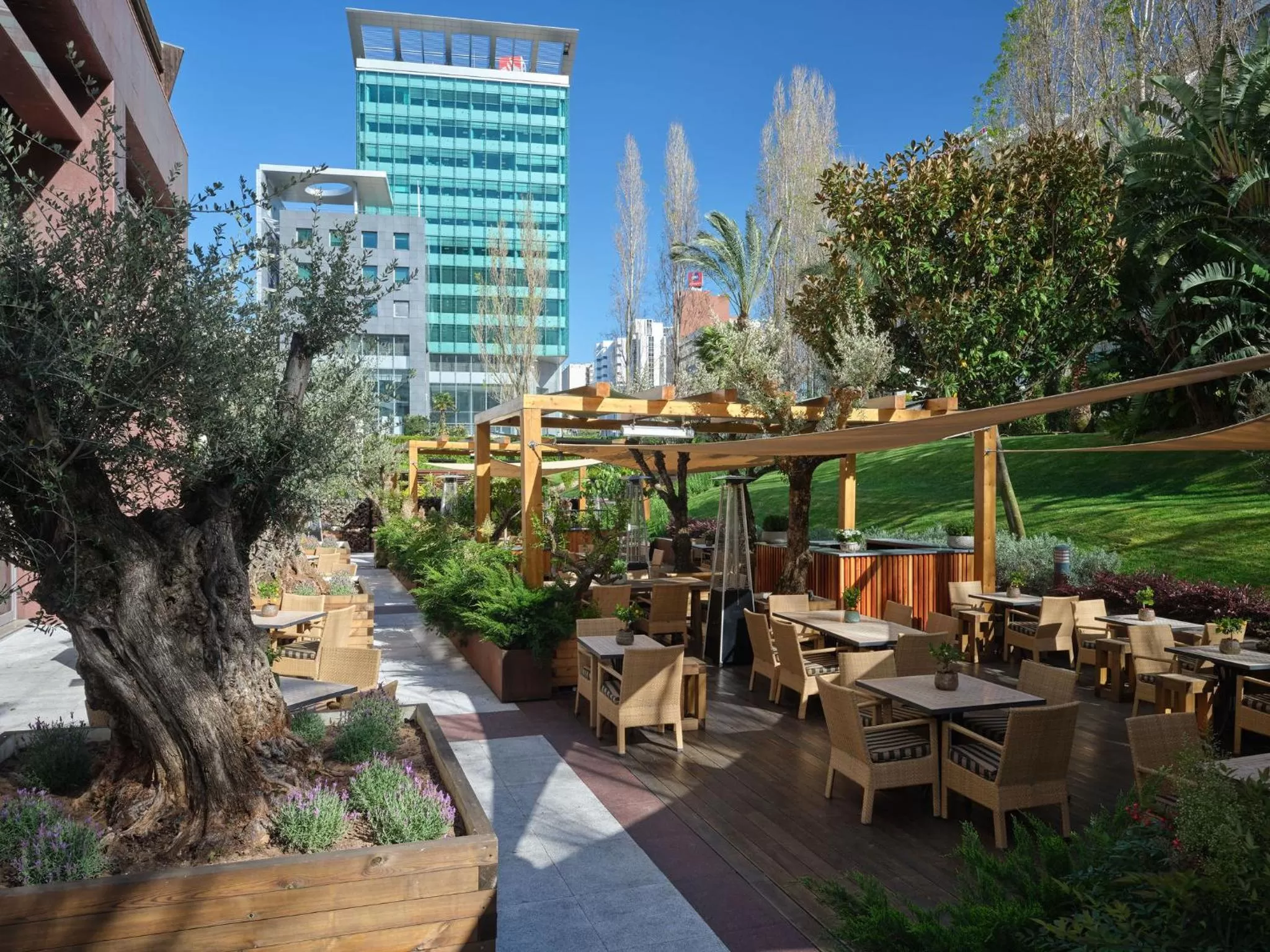 Restaurant/places to eat in Corinthia Lisbon