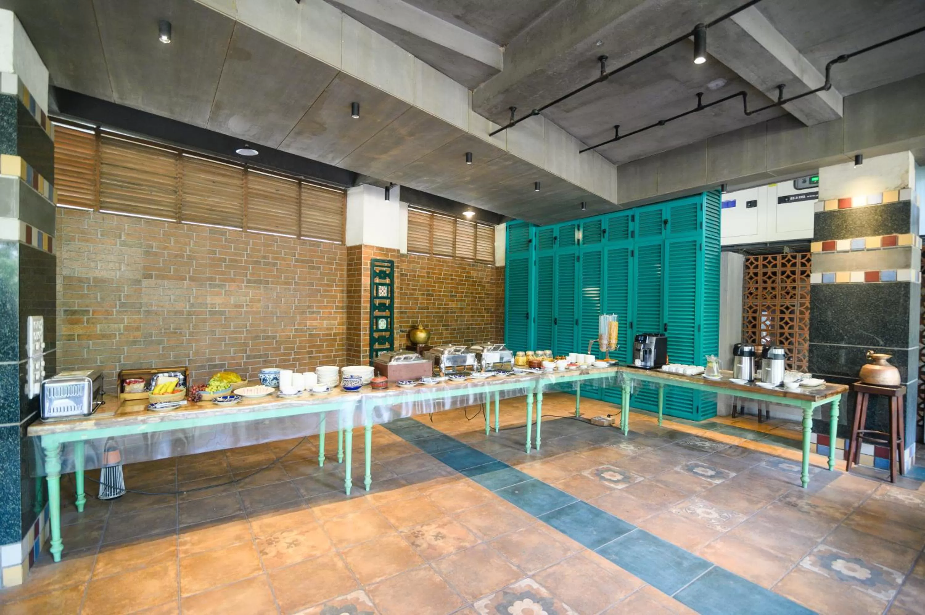 Restaurant/places to eat in Bougainvilla Apartment