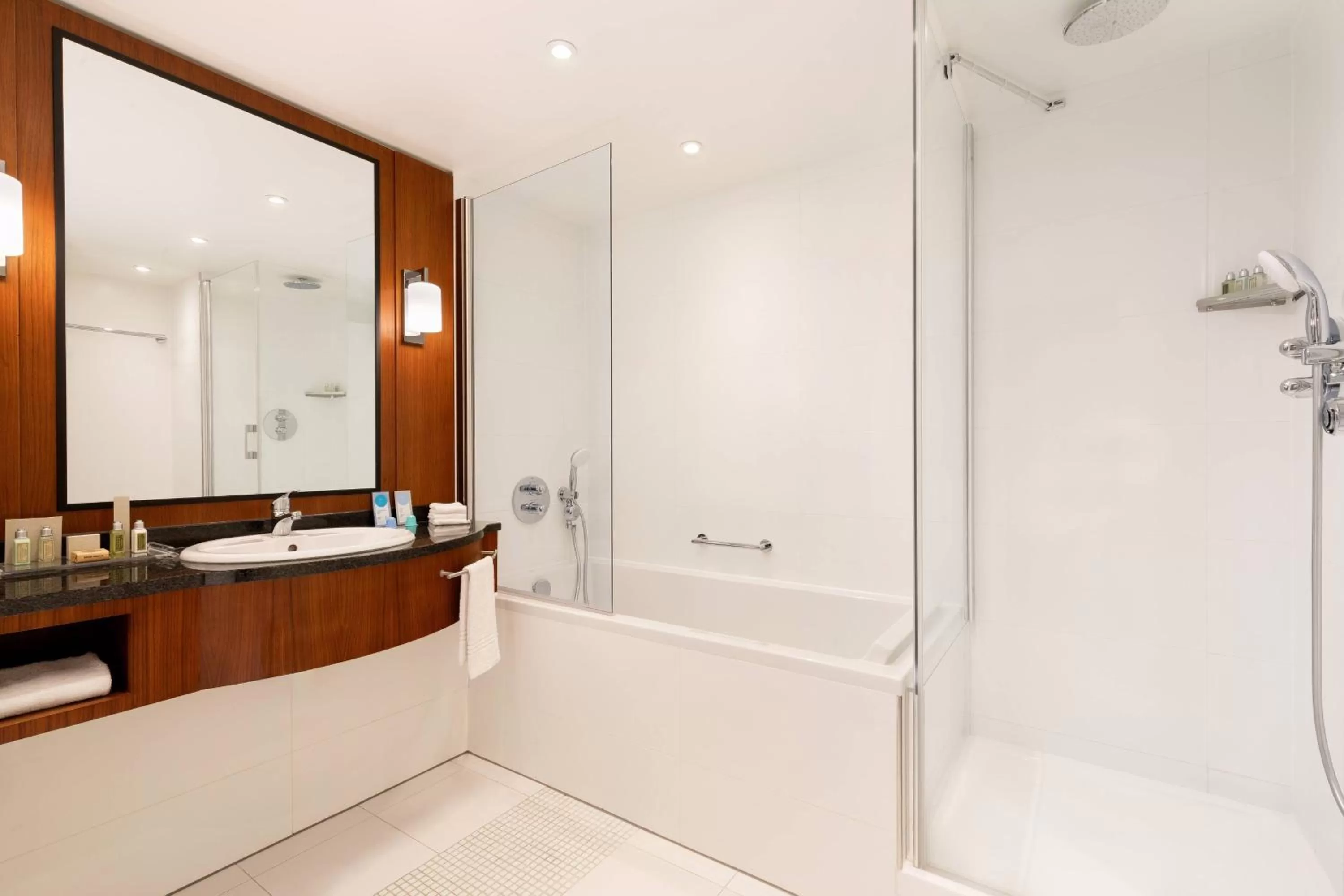 Bathroom in Riviera Marriott Hotel La Porte De Monaco