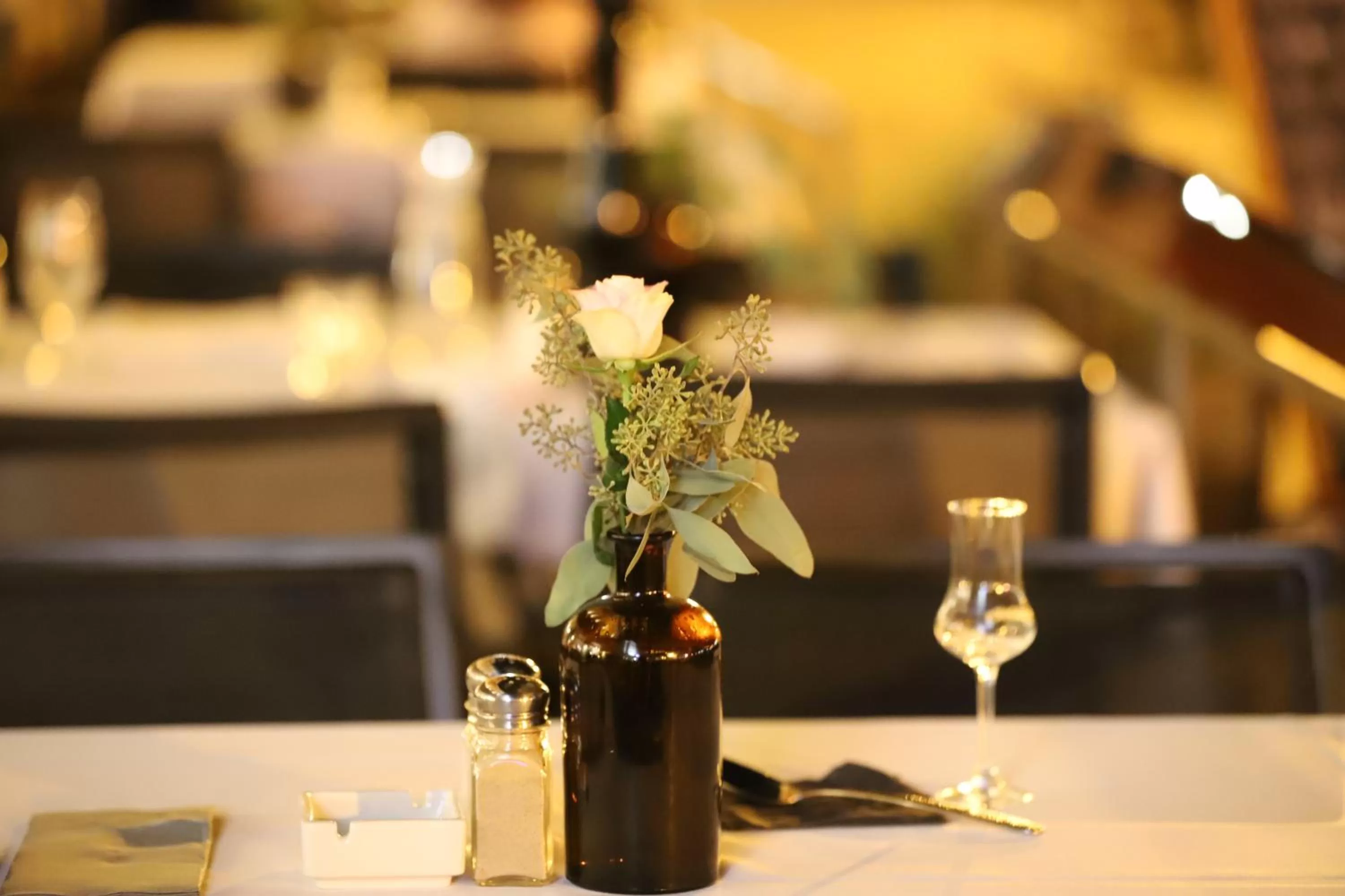 Restaurant/places to eat in Hotel Münchner Hof