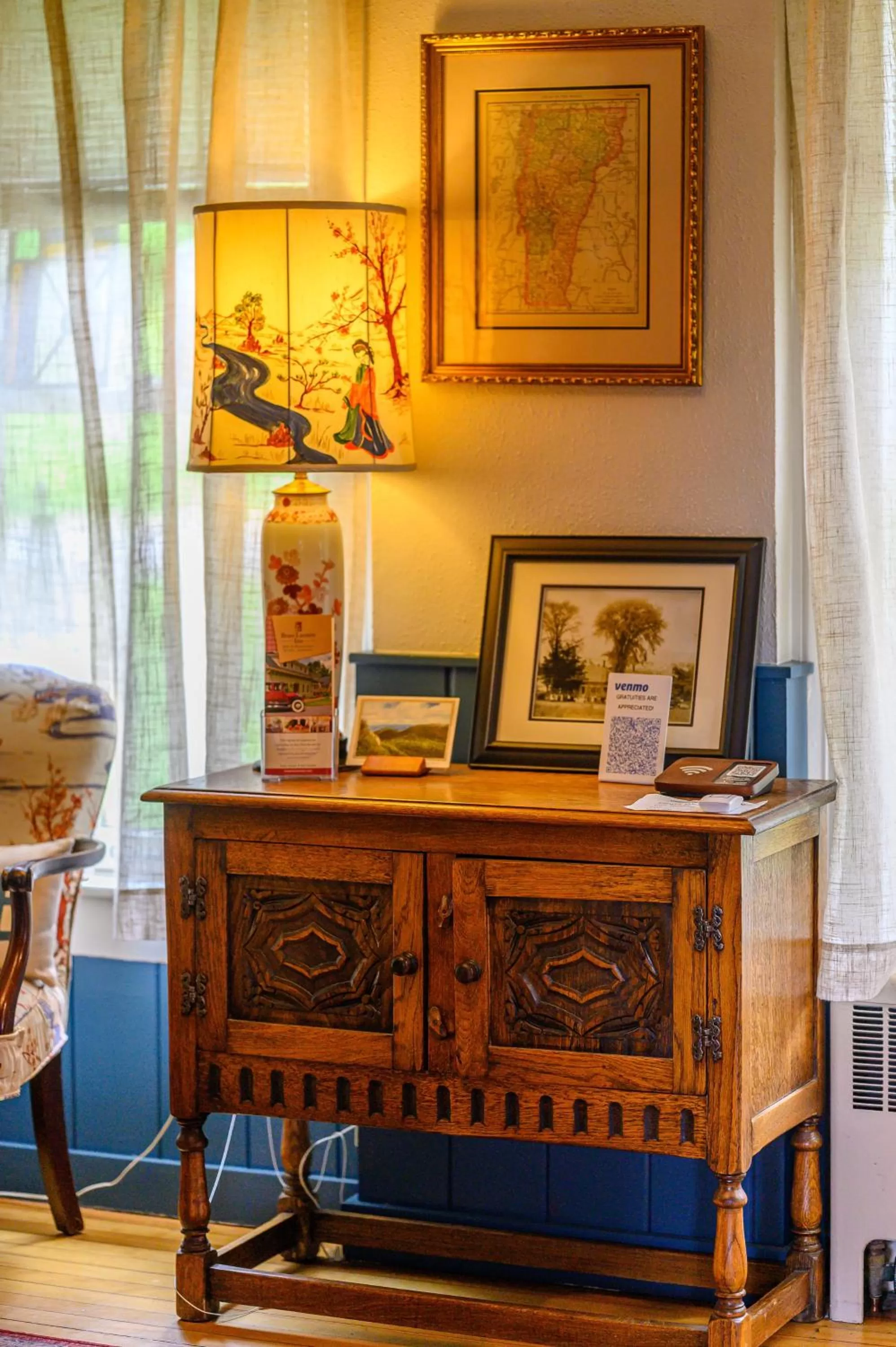 Lobby or reception in Brass Lantern Inn