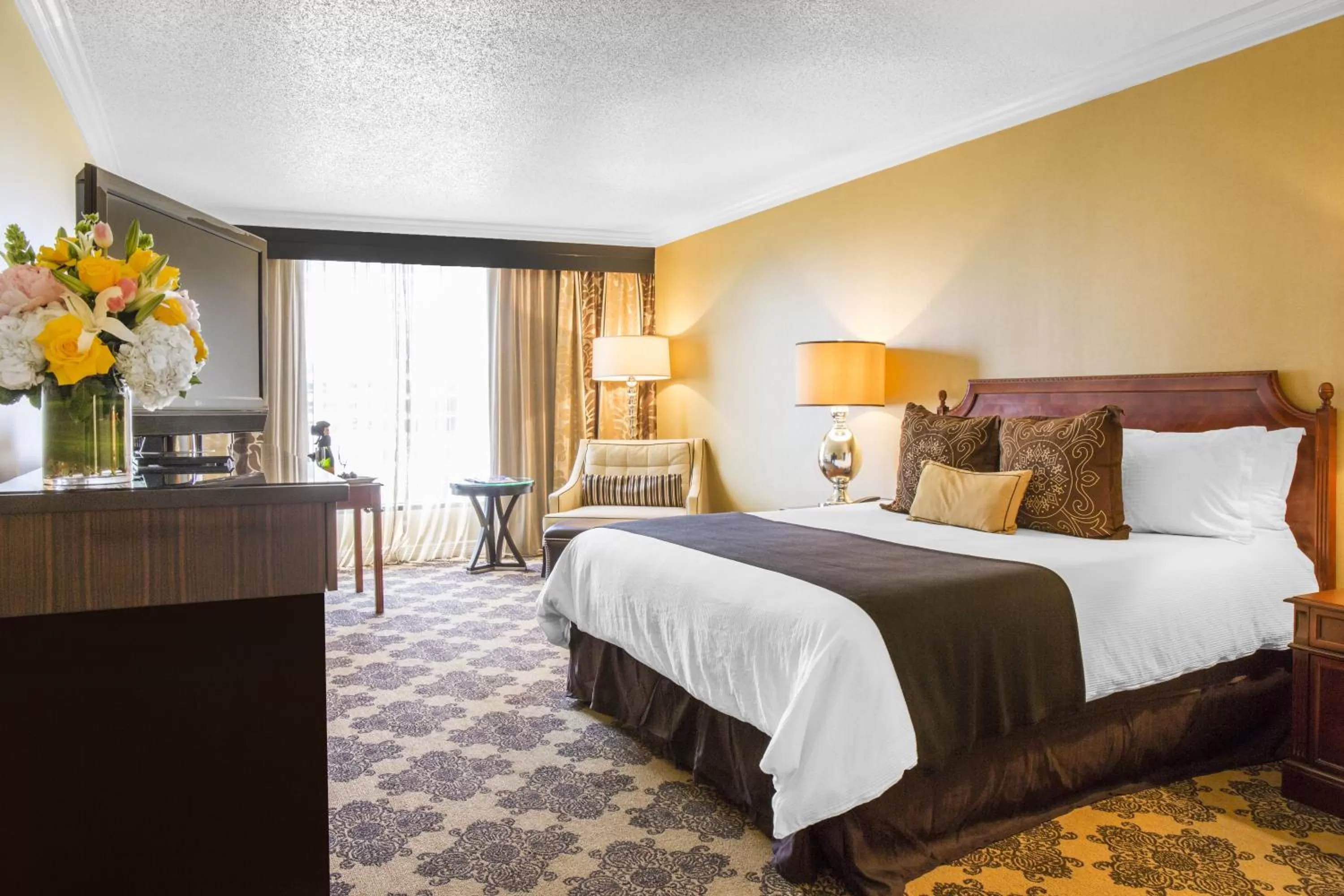 Bed in Omni Houston Hotel