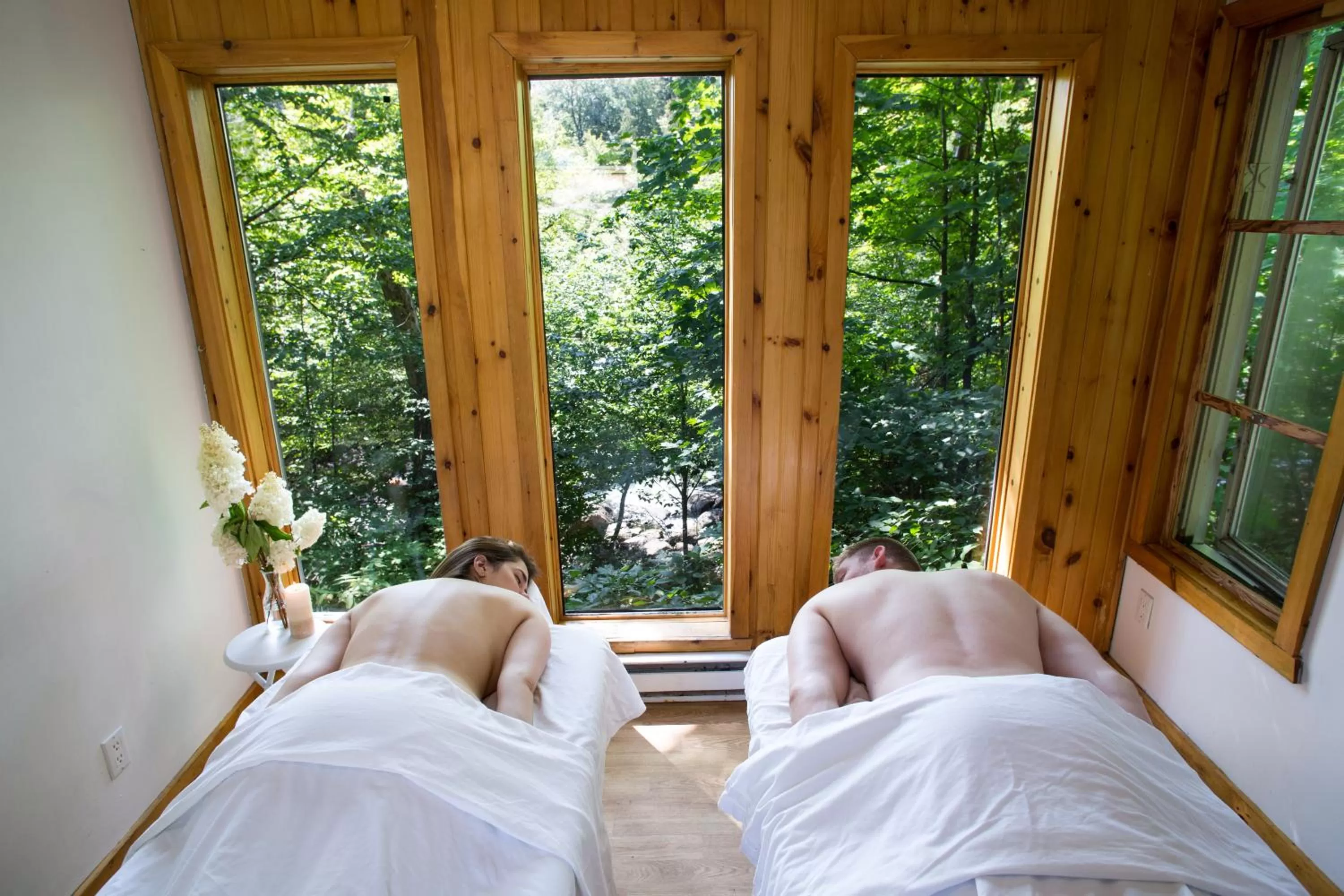 Massage, Bed in Auberge Spa & Beaux Reves