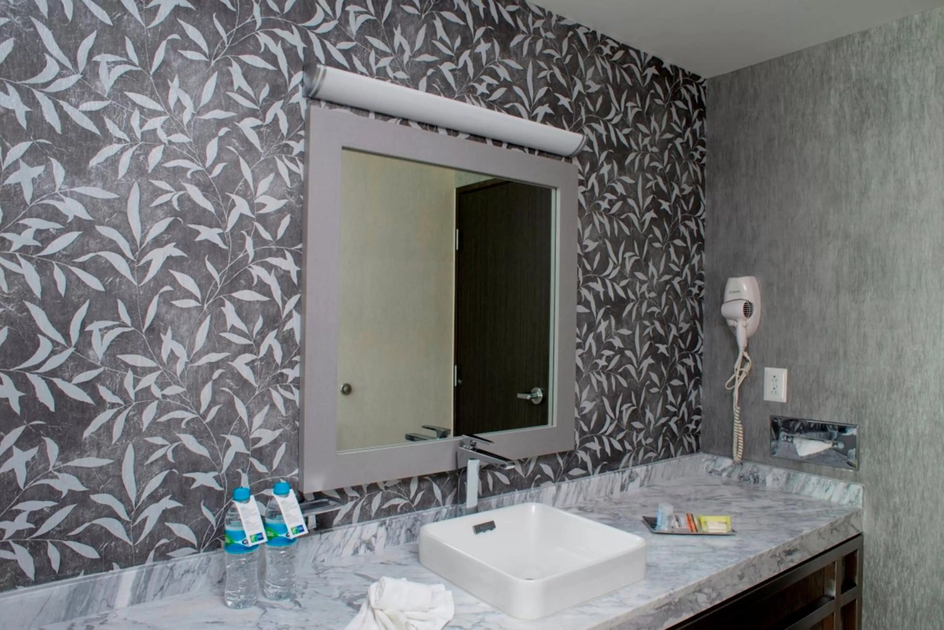 Bathroom in Holiday Inn Express & Suites Queretaro by IHG