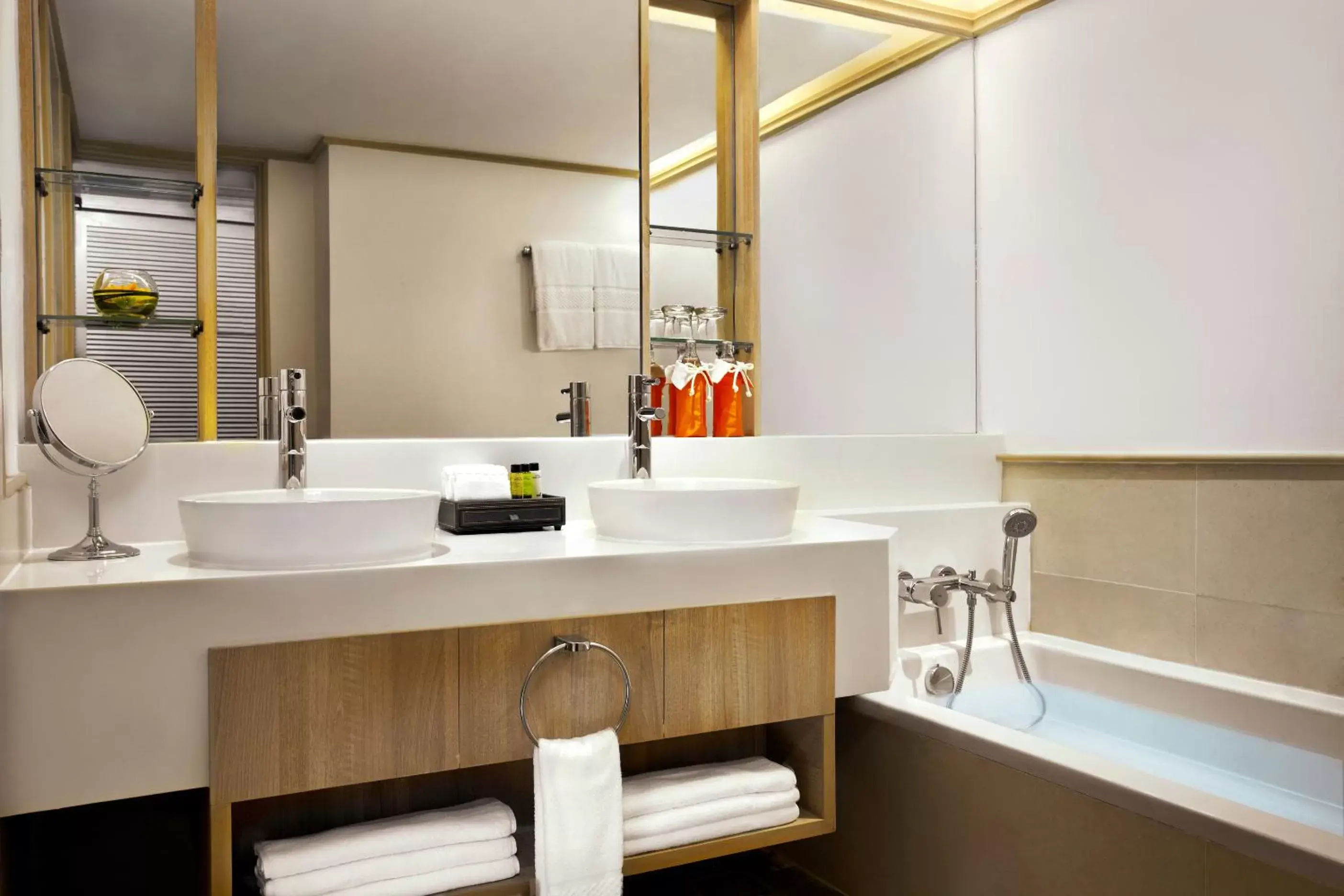 Grand Deluxe City View King in Amari Bangkok Grand Deluxe City View King in Amari Bangkok