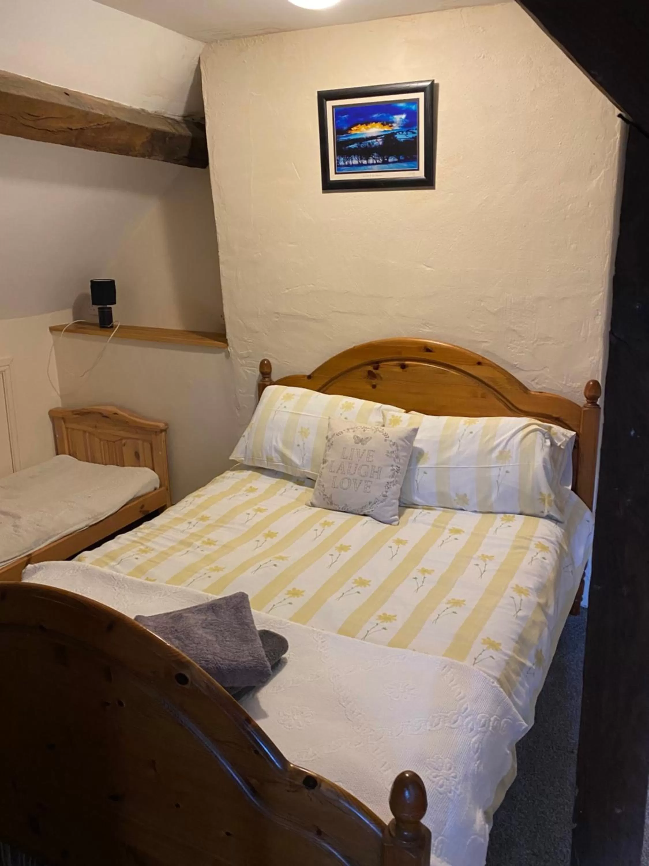 Bed in The crown inn Longtown