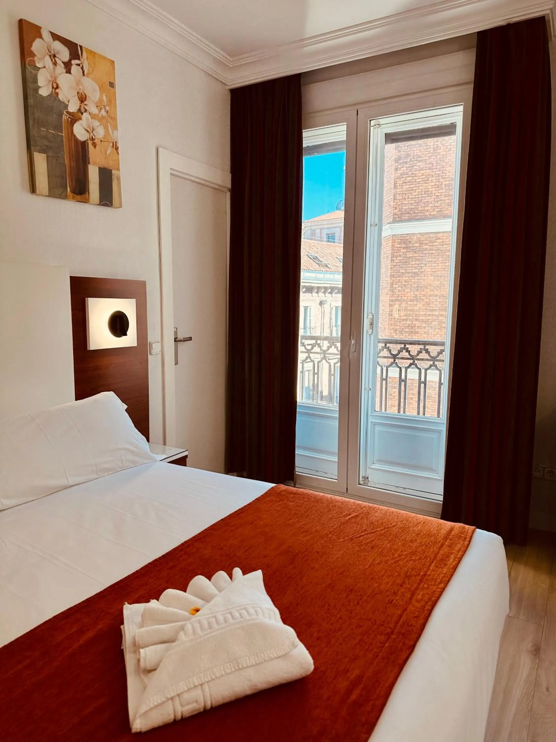 Bed in Hostal Abadia Madrid