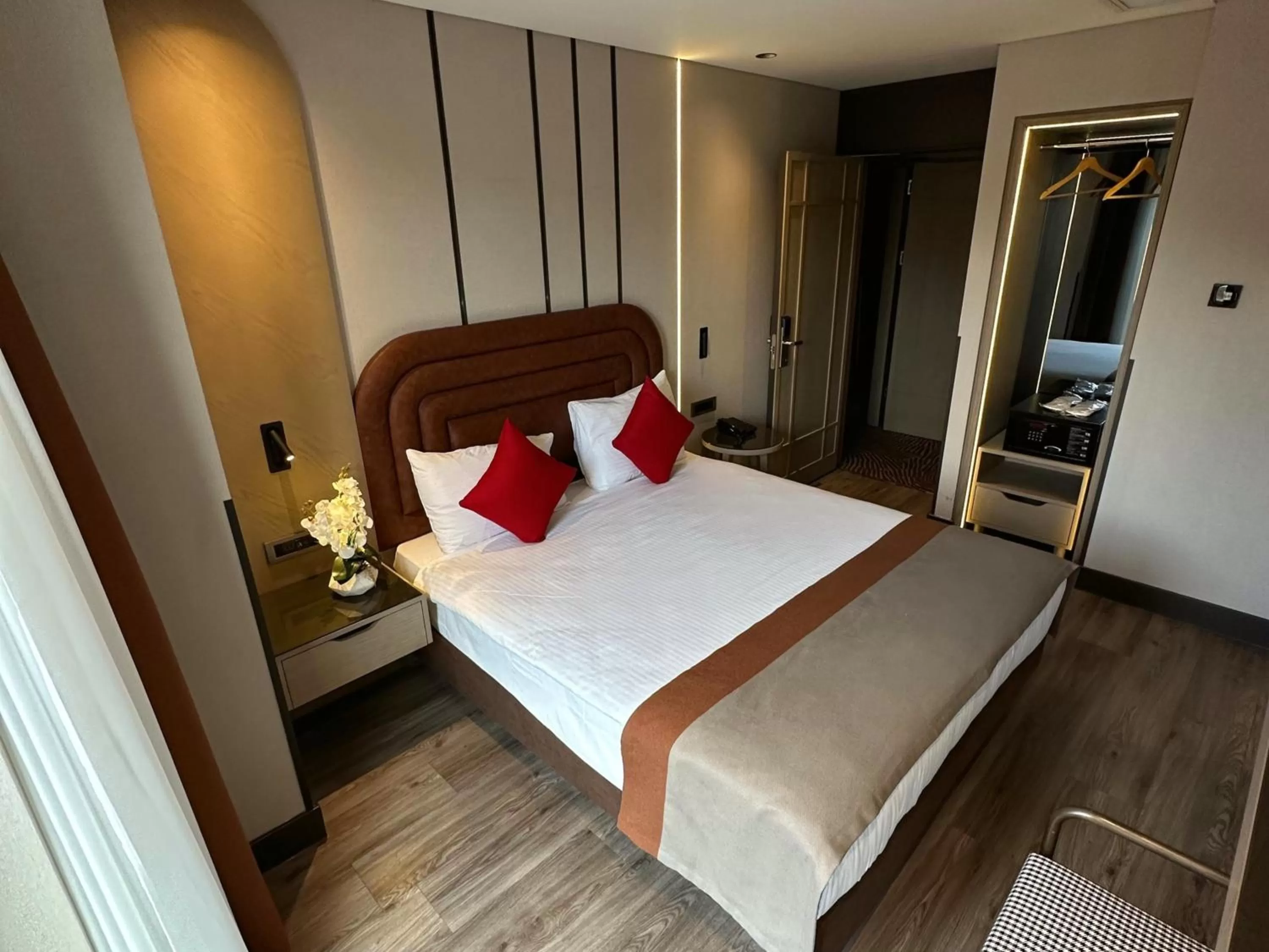 Bed in Edition Old City Hotel