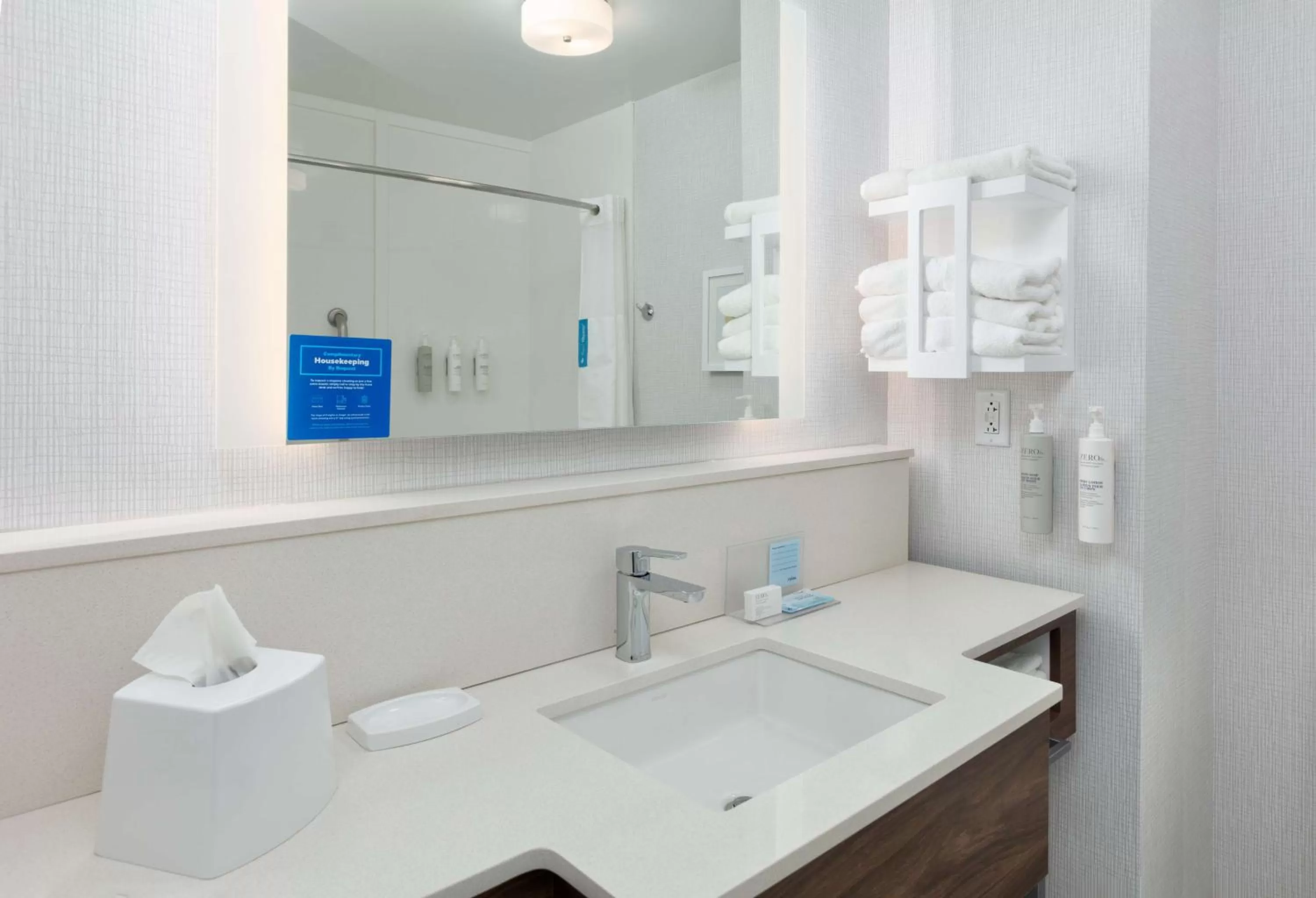 Bathroom in Hampton Inn Norfolk