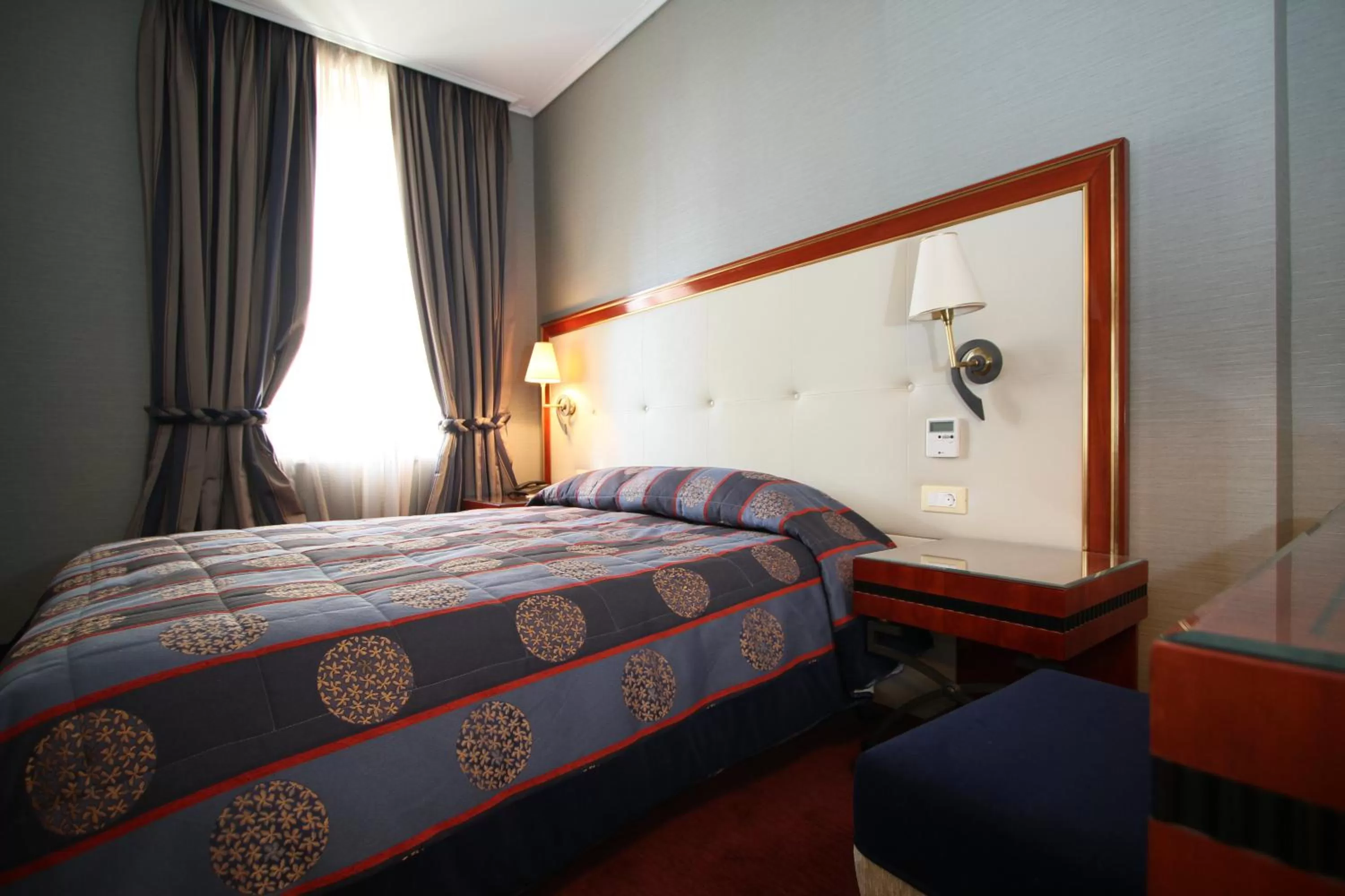 Photo of the whole room, Bed in Piraeus Theoxenia Hotel