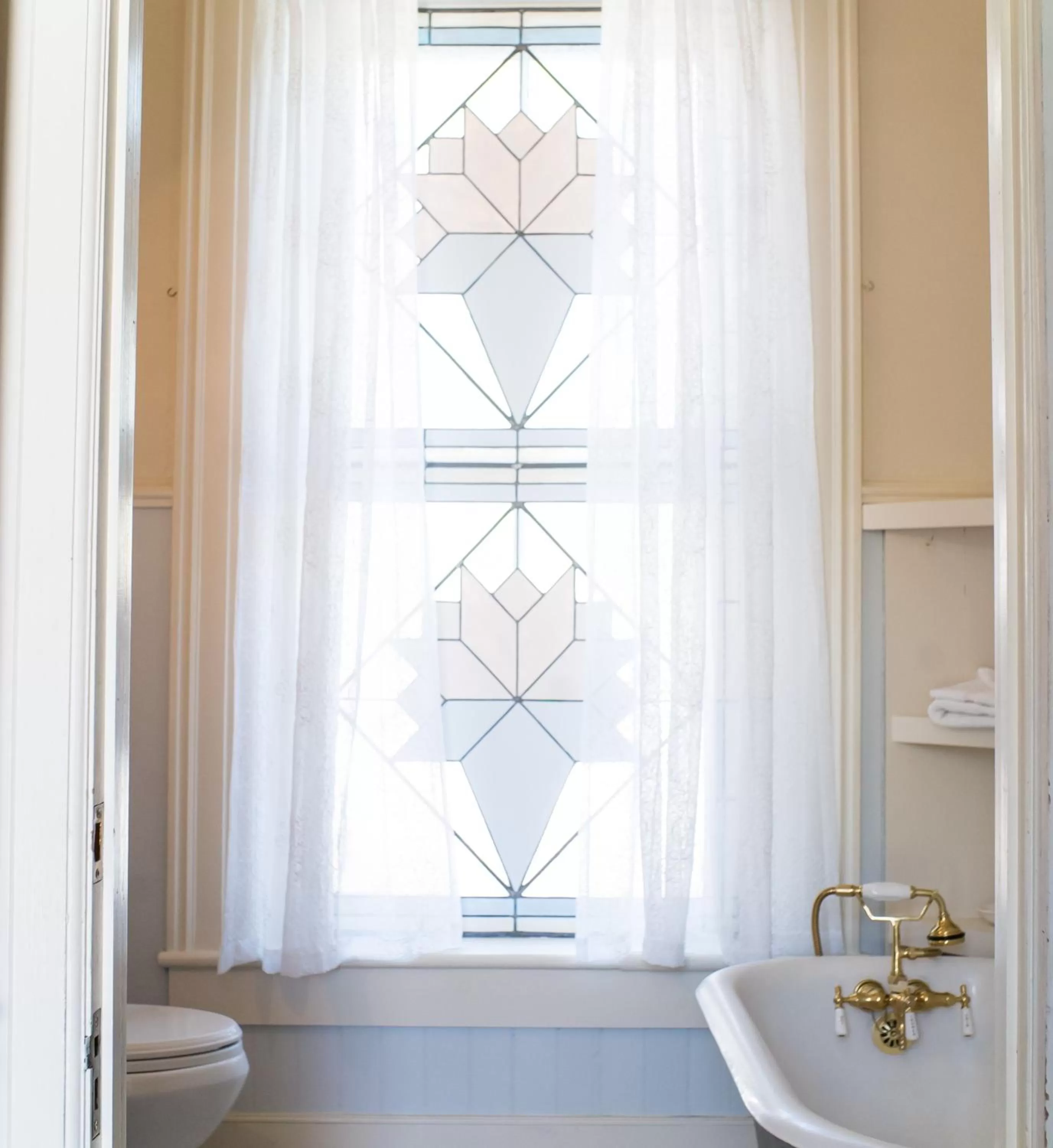 Bathroom in The Mulberry Inn -An Historic Bed and Breakfast