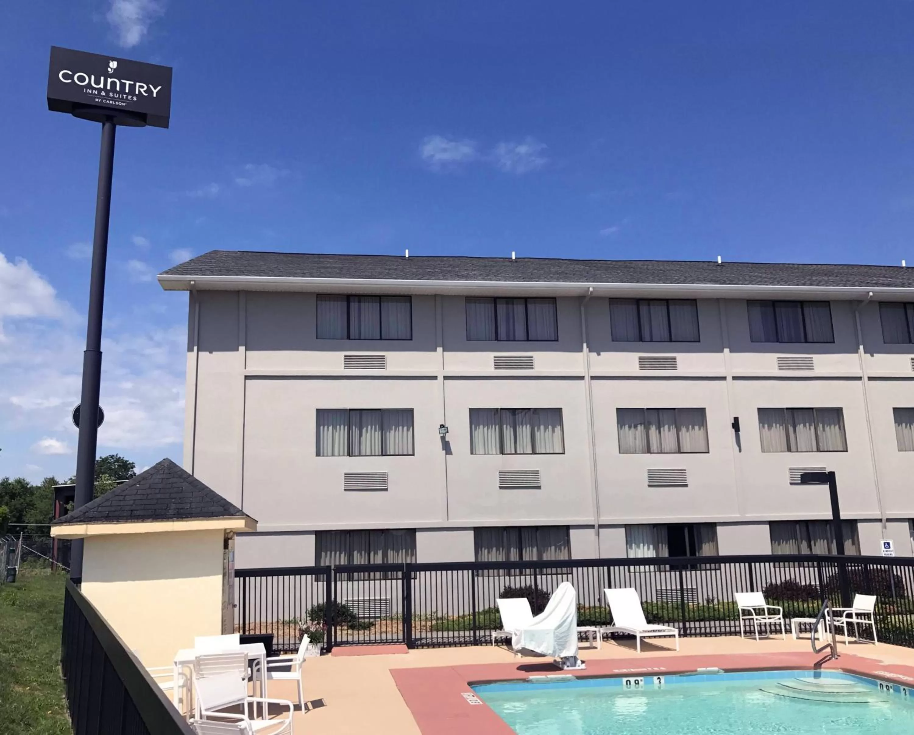 Swimming pool in Country Inn & Suites by Radisson, Abingdon, VA