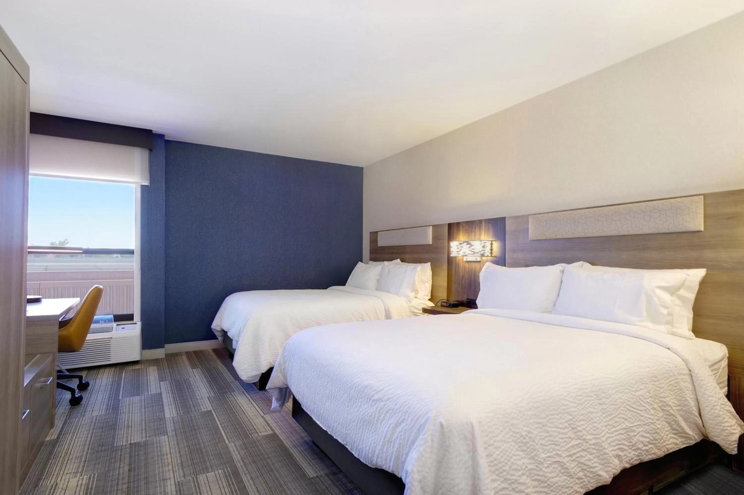 Bedroom, Bed in Holiday Inn Express & Suites Phoenix - Tempe by IHG