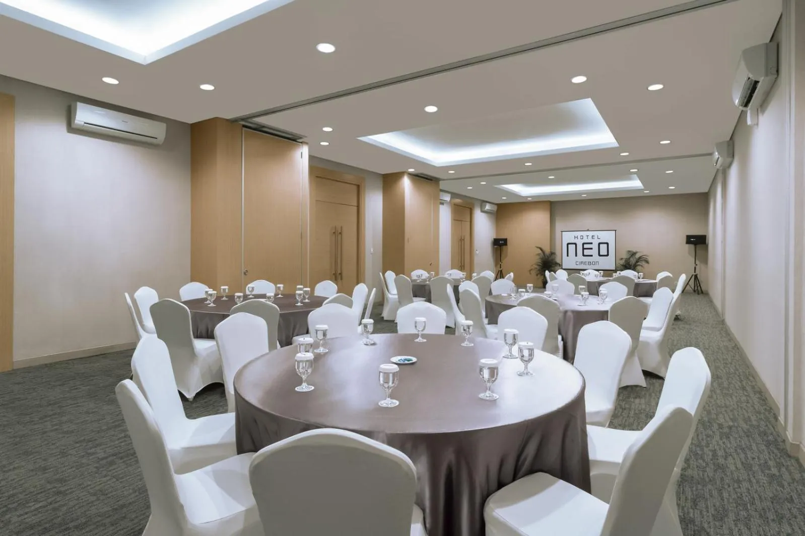 Meeting/conference room in Hotel NEO Cirebon by ASTON