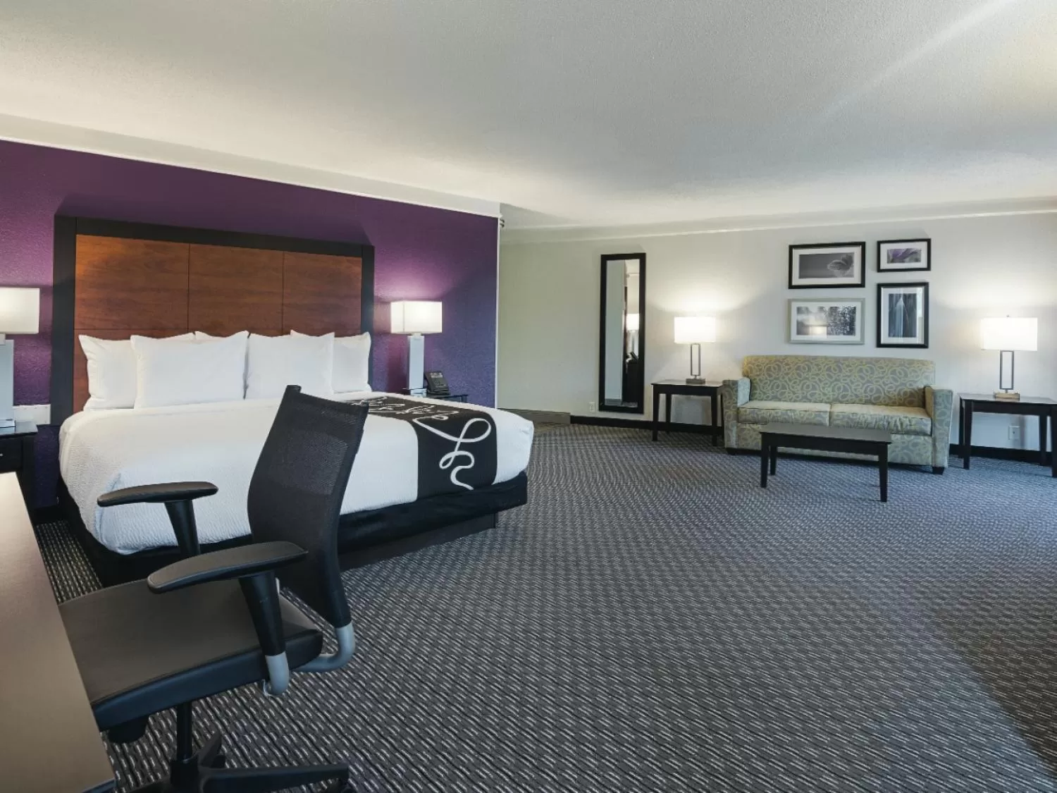 Photo of the whole room, Bed in La Quinta by Wyndham Boston-Andover