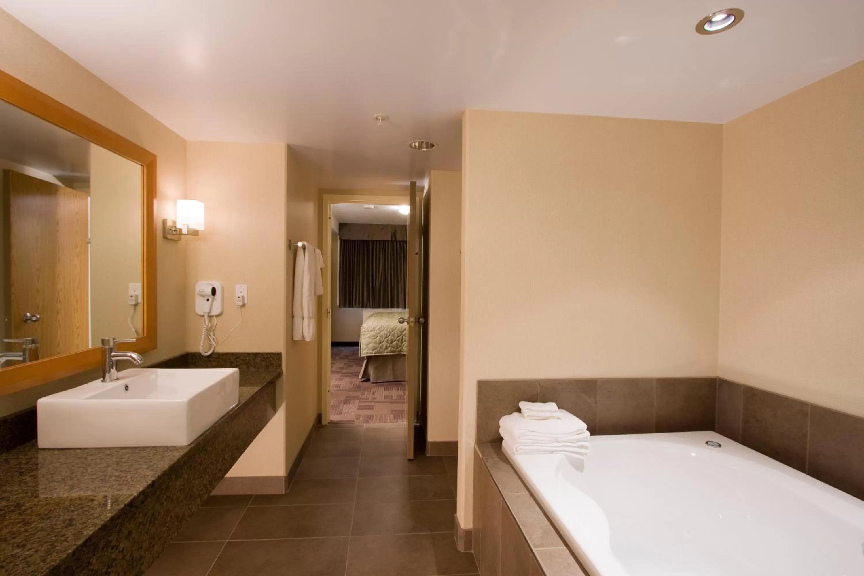 Bathroom, Bed in Woodlands Inn & Suites
