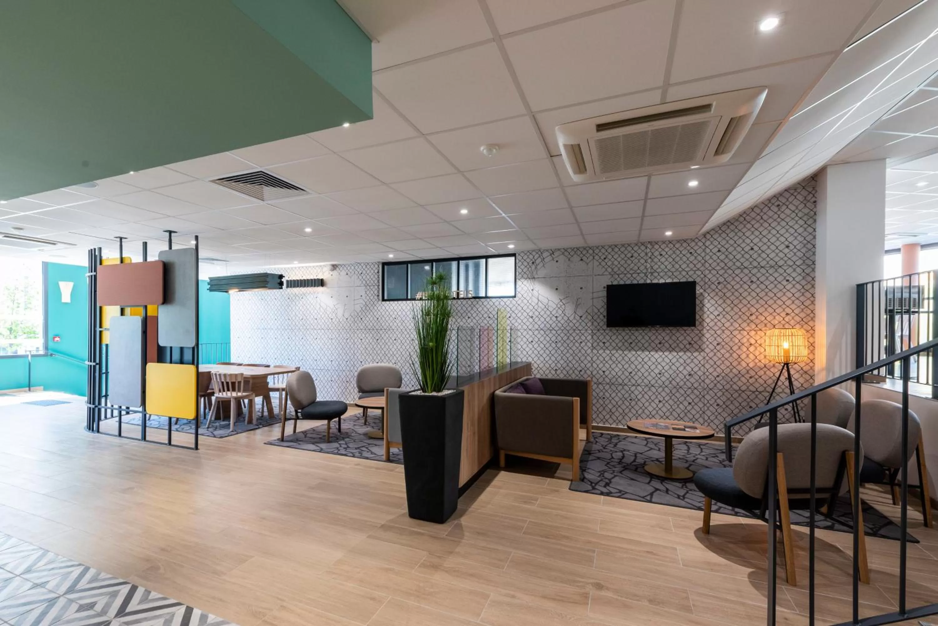 Communal lounge/ TV room in B&B HOTEL Nice Aéroport Arenas